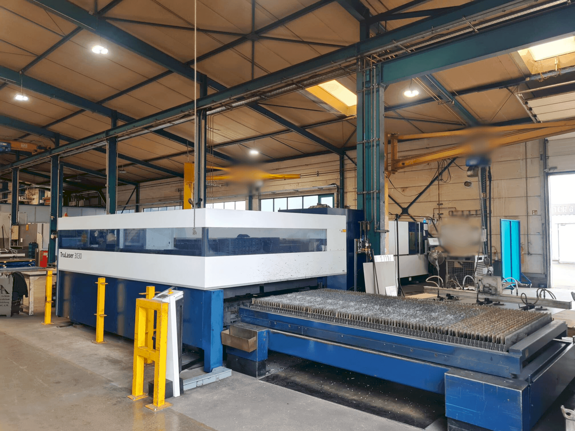 Vista Frontal da TRUMPF L3030 máquina