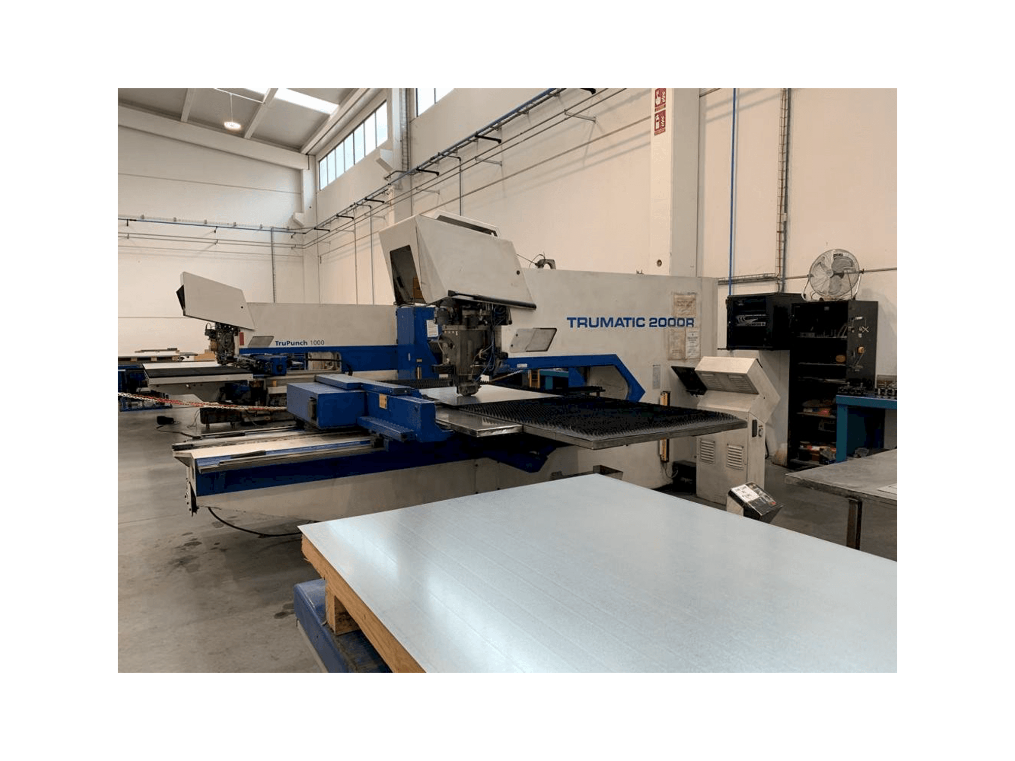Vista Frontal da Trumpf Trumatic 2000 R máquina