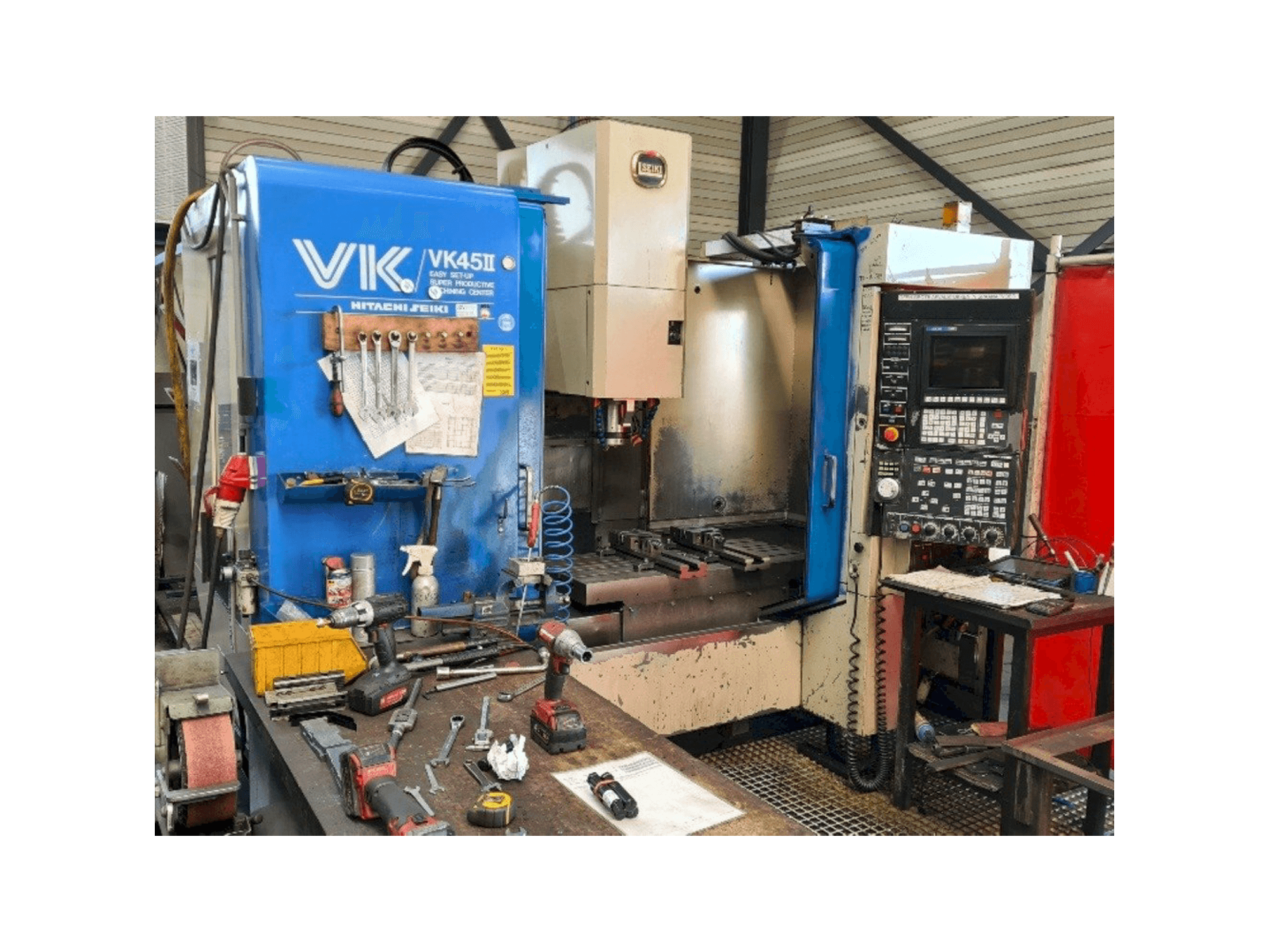 Vista Frontal da HITACHI SEIKI VK45II máquina