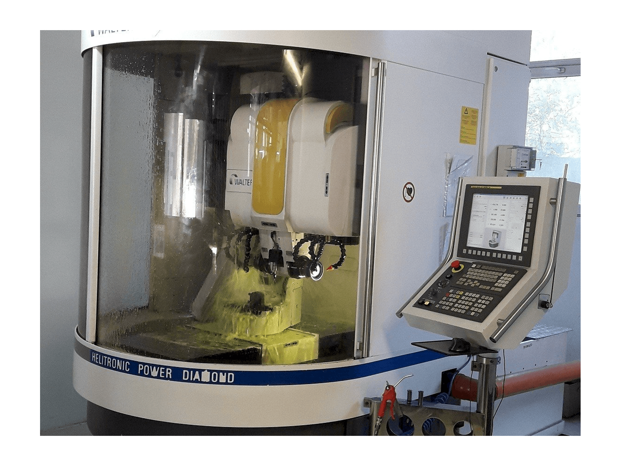 Vista Frontal da Walter Helitronic Power F máquina