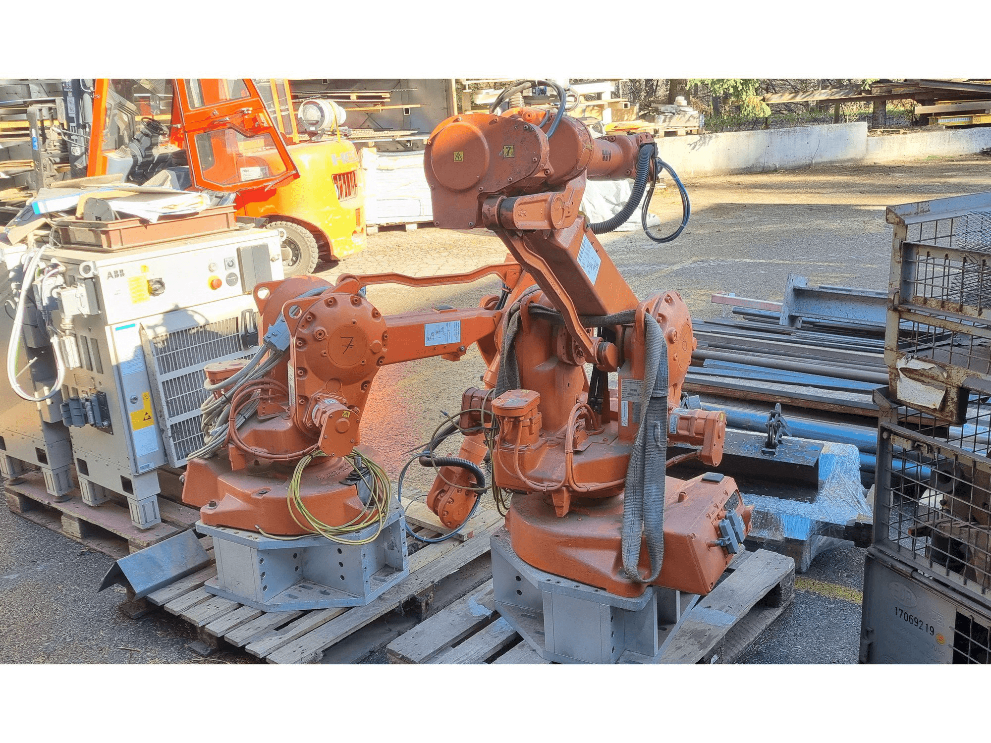 Vista Frontal da ABB IRB2400 M2000 máquina