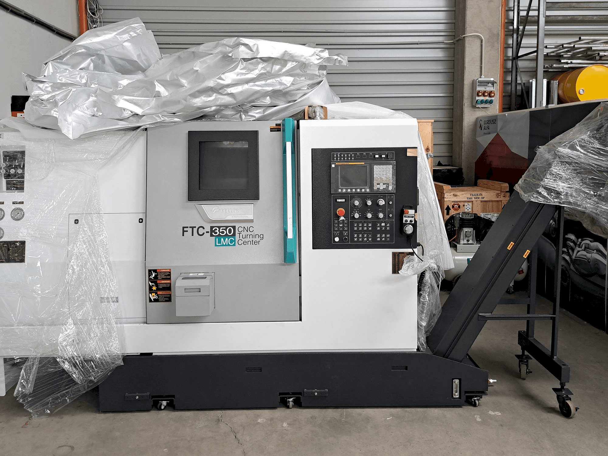Vista Frontal da Feeler FTC 350 LMC máquina