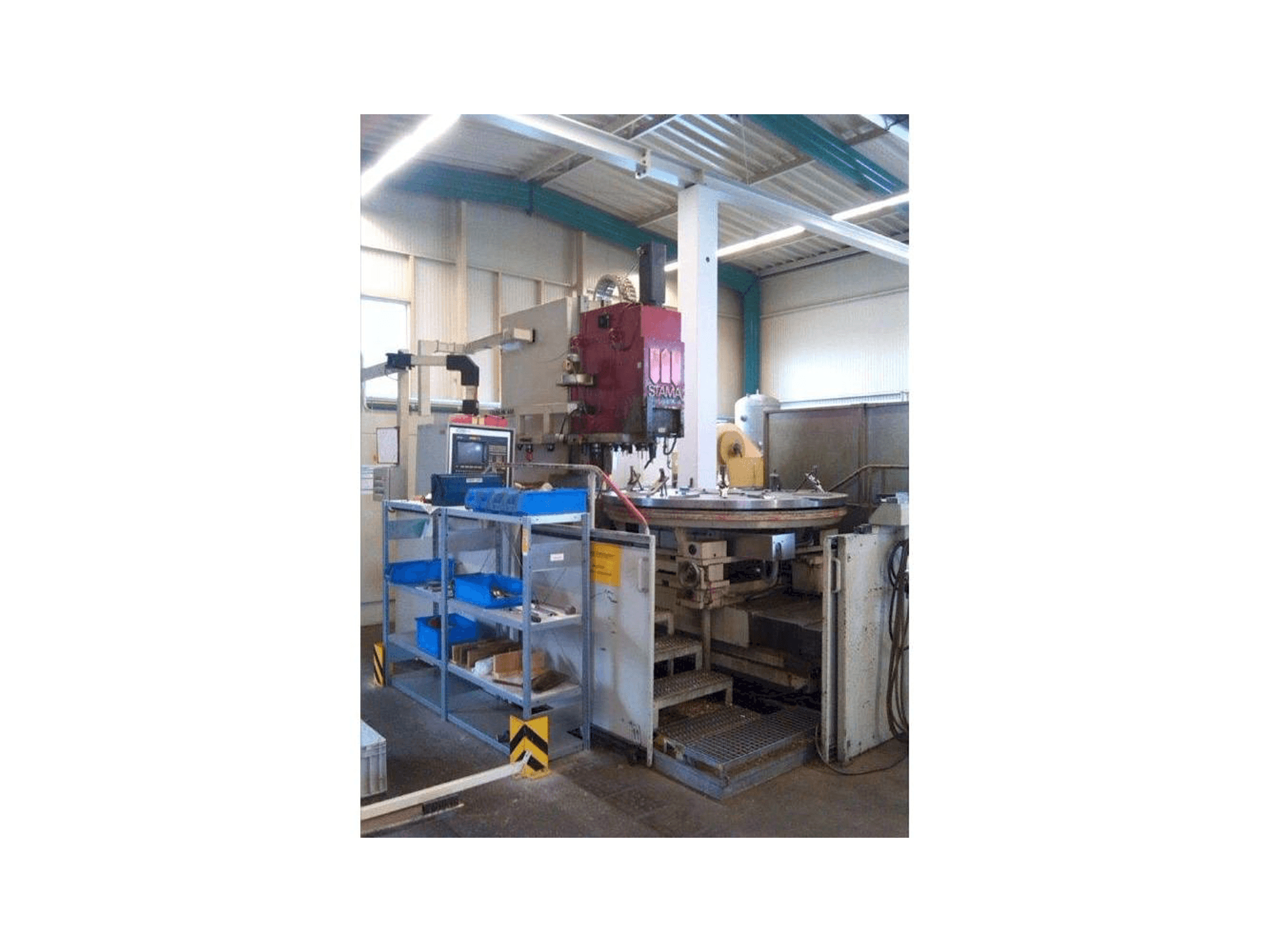 Vista Frontal da STAMA MC 430- GÜ máquina