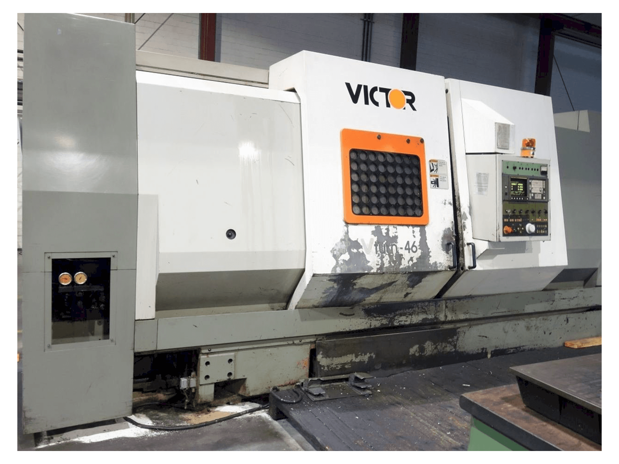 Vista Frontal da Victor V Turn 46 (1997) máquina