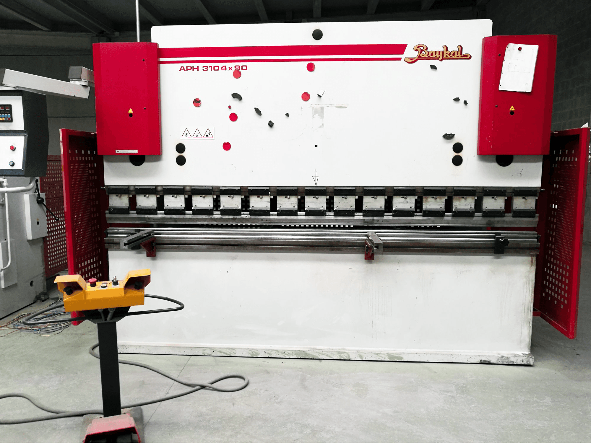 Vista Frontal da Baykal APH 3104x90 máquina