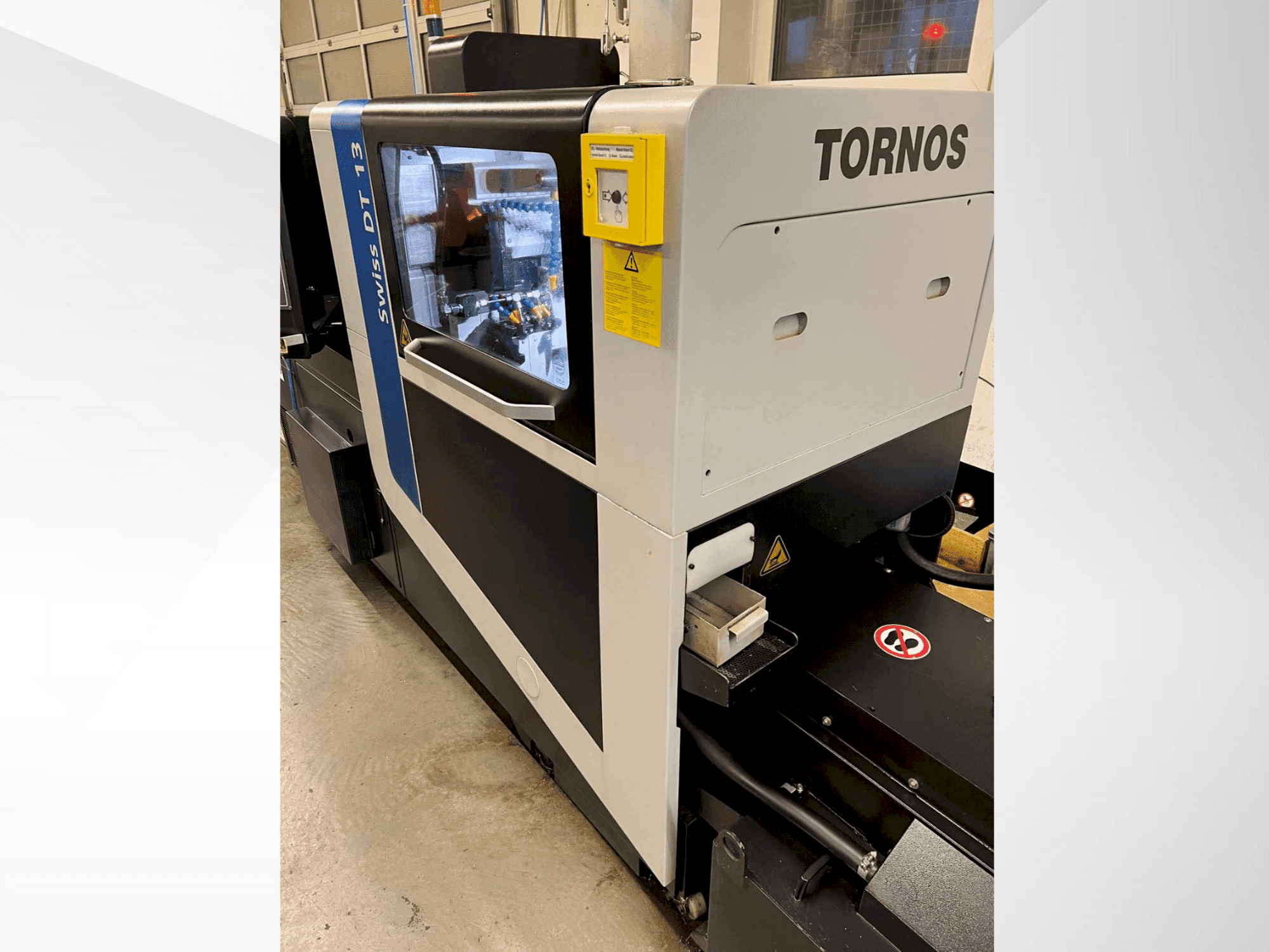Vista Frontal da Tornos Swiss DT 13 máquina
