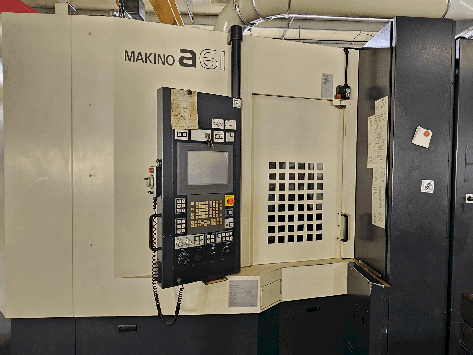 Vista Frontal da Makino a61 máquina