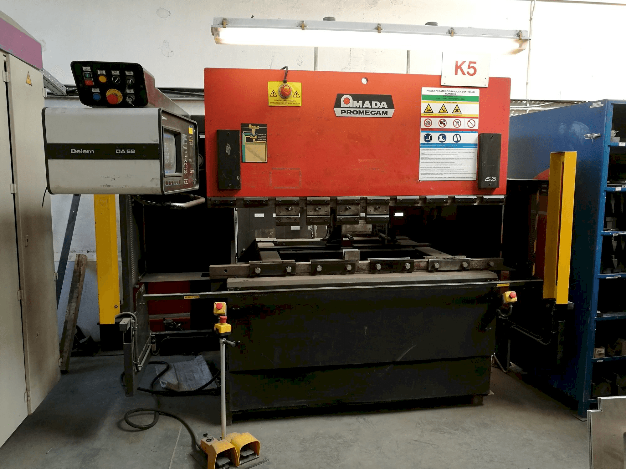 Vista Frontal da AMADA ITPS 50/20 máquina