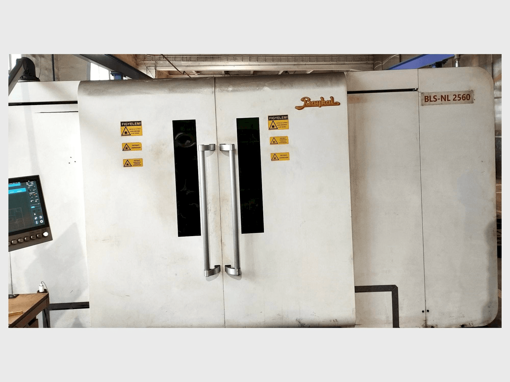 Vista Frontal da Baykal BLS-NL 2060 4kW Fiber máquina