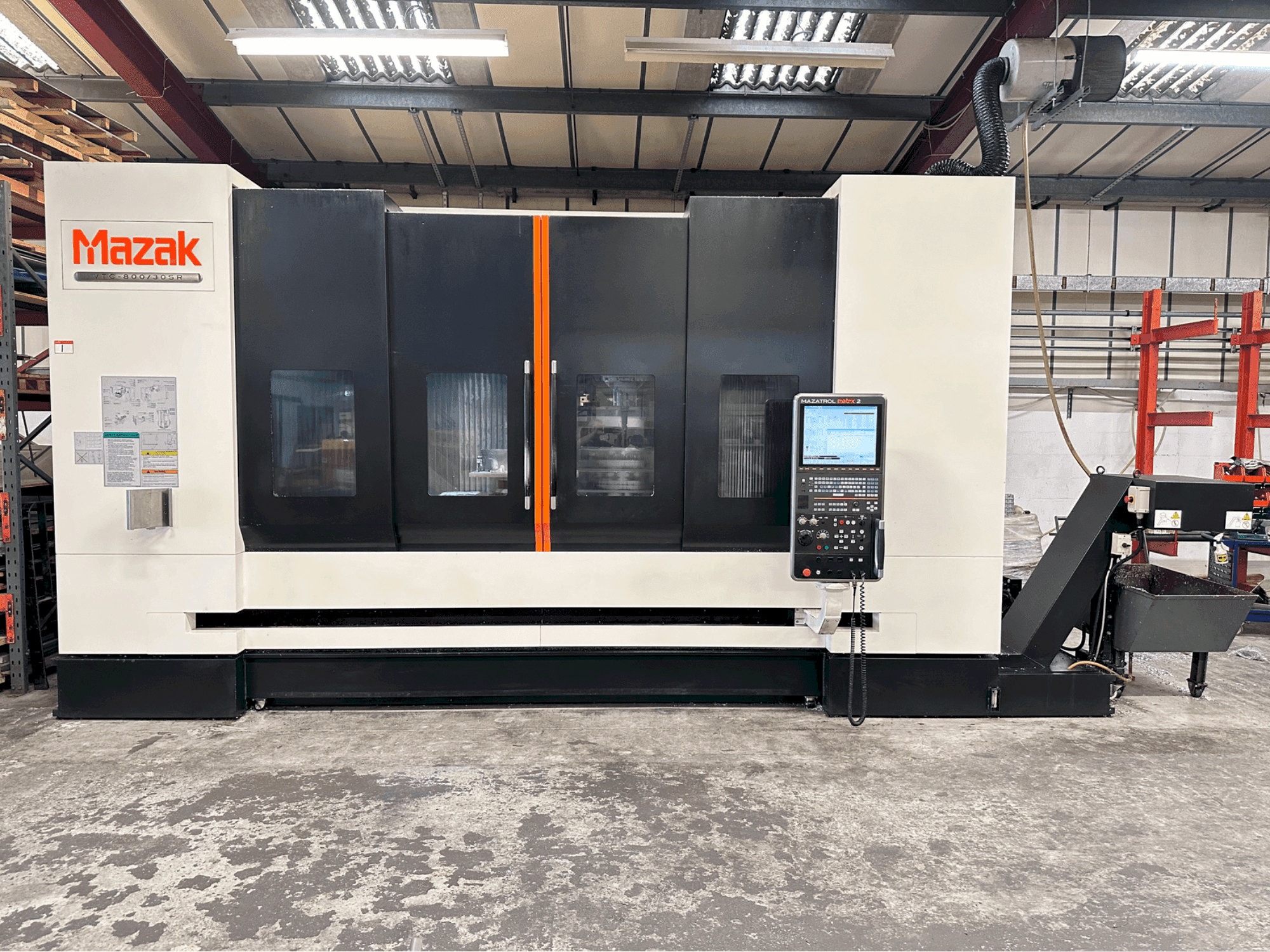 Vista Frontal da Mazak VTC-800/30SR máquina