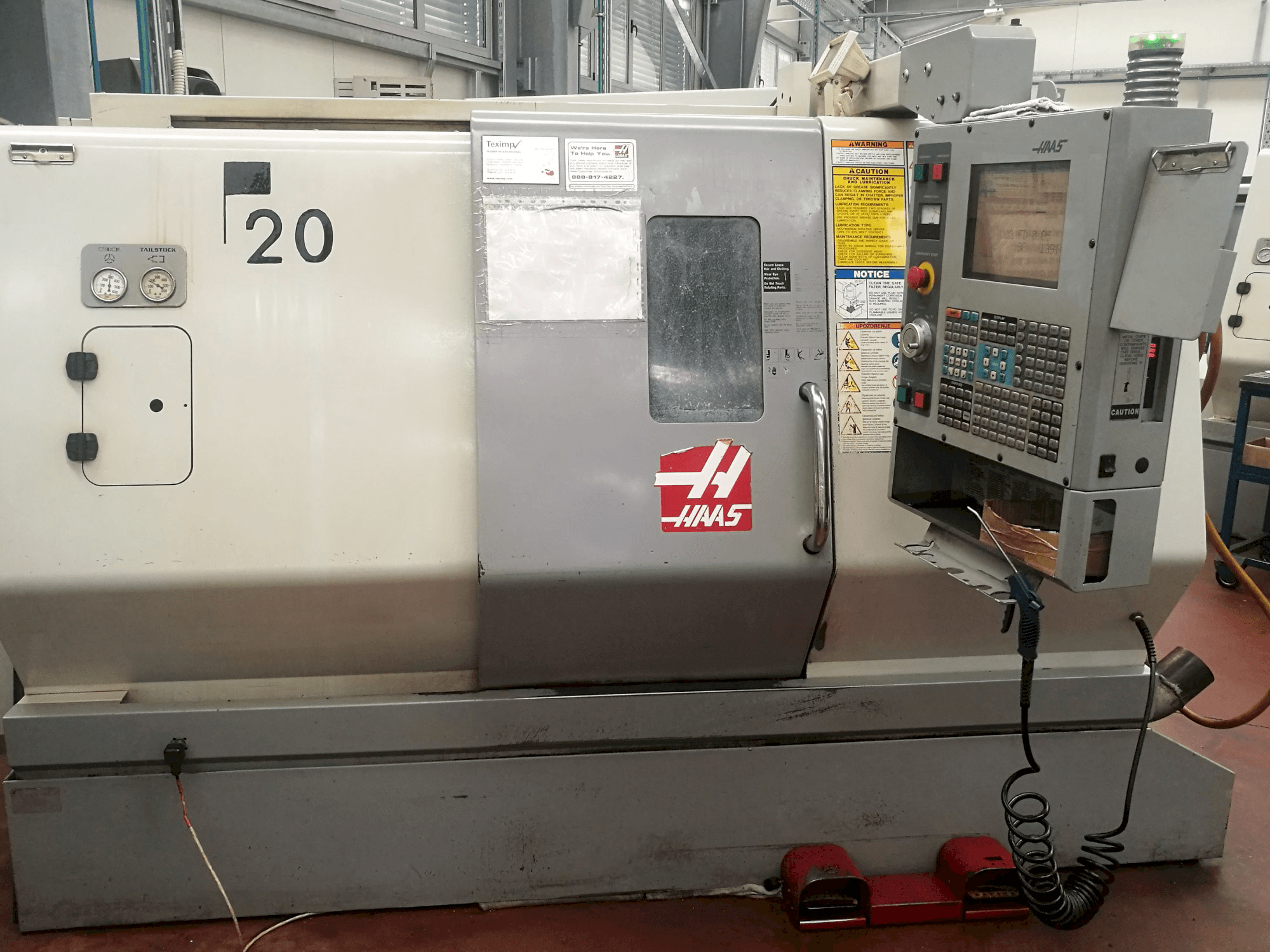 Vista Frontal da HAAS SL-20THE máquina