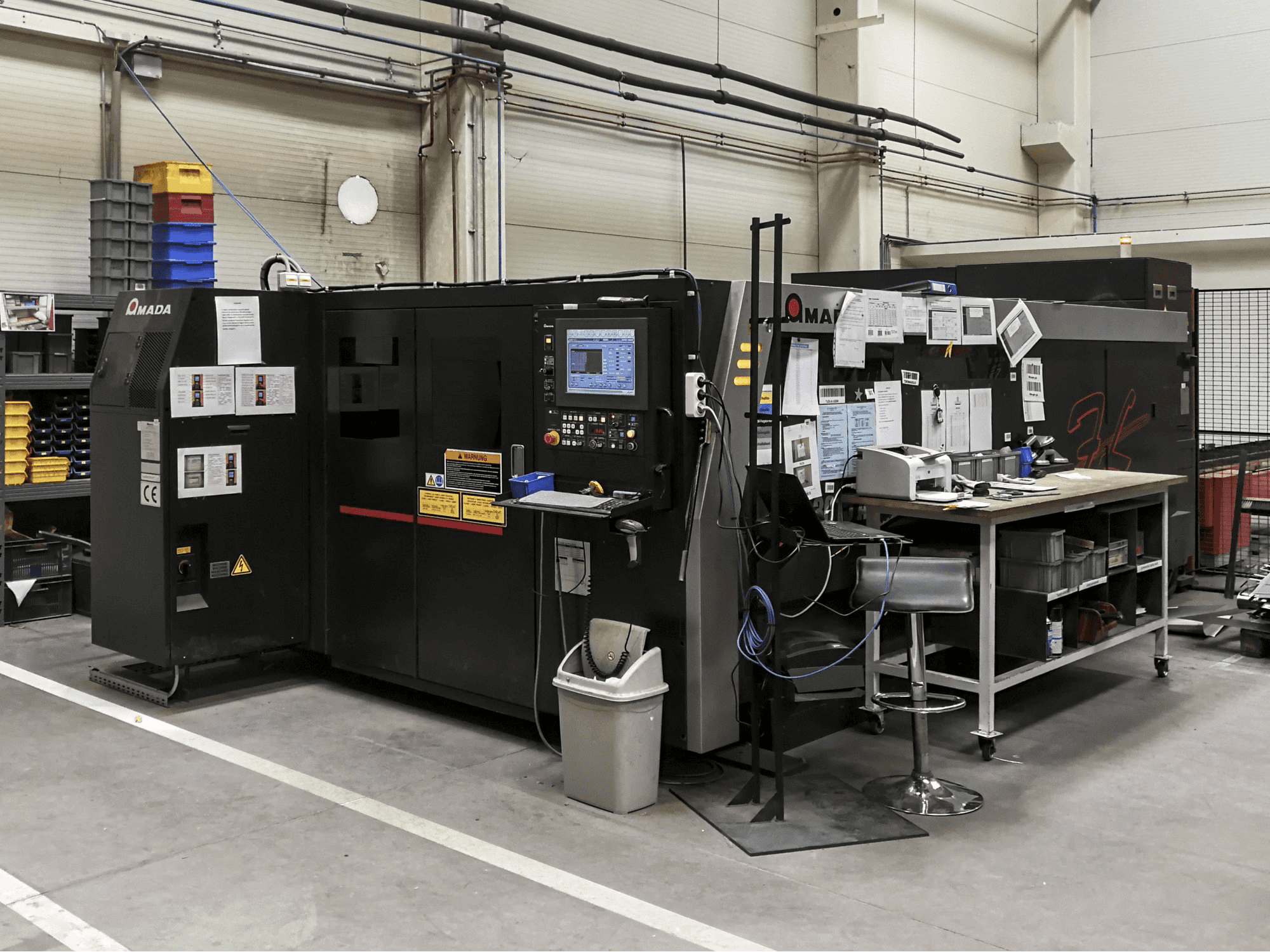 Vista Direita da AMADA LCG-3015 AJ máquina