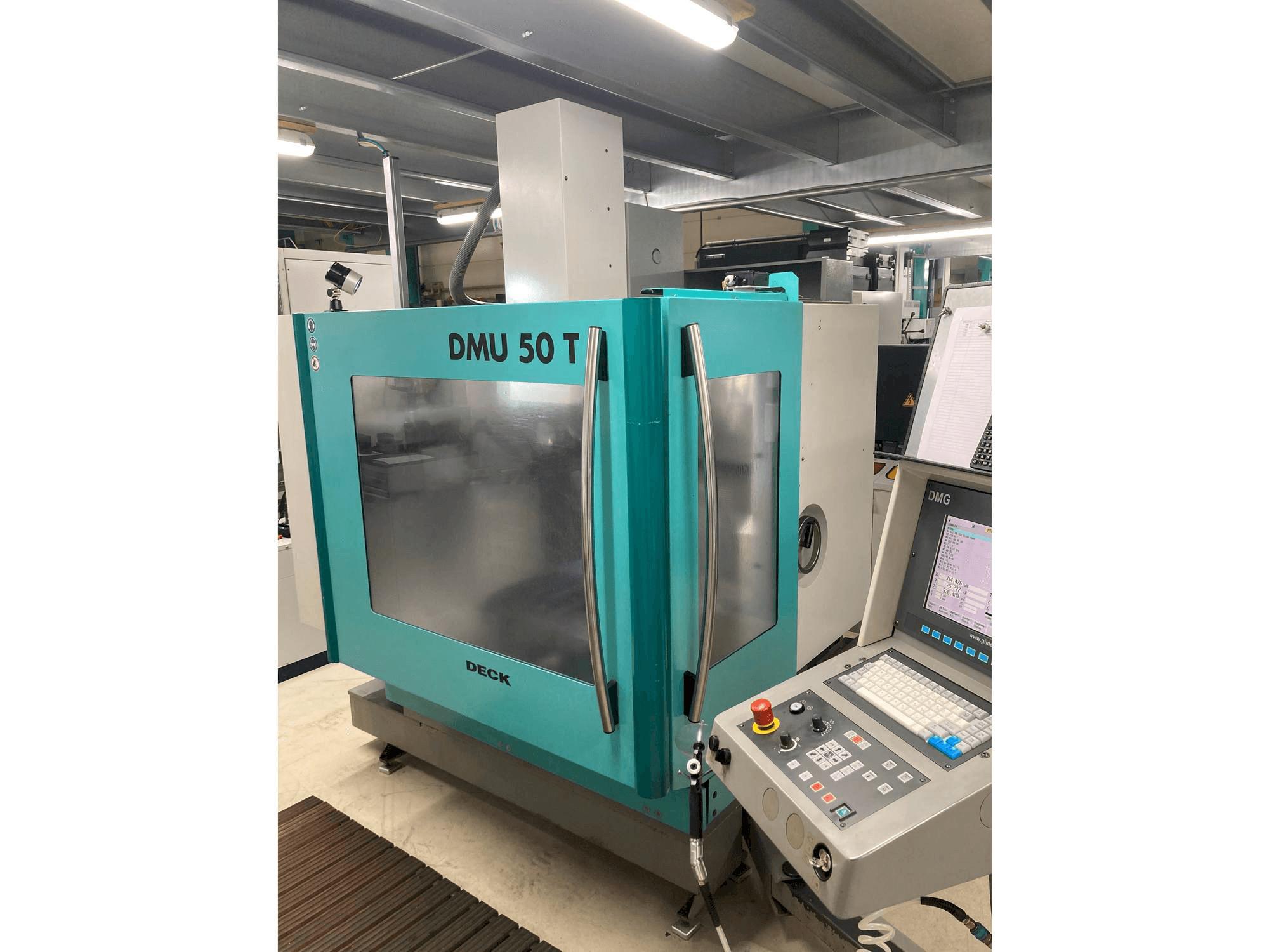 Vista Frontal da DMG DMU 50 T máquina