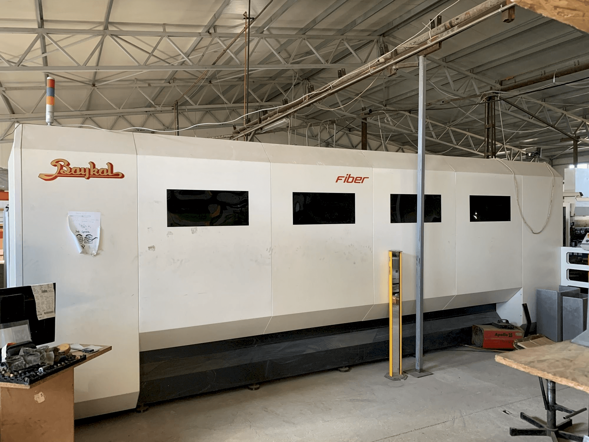 Vista Frontal da Baykal BLS-NL 1530 2kW máquina