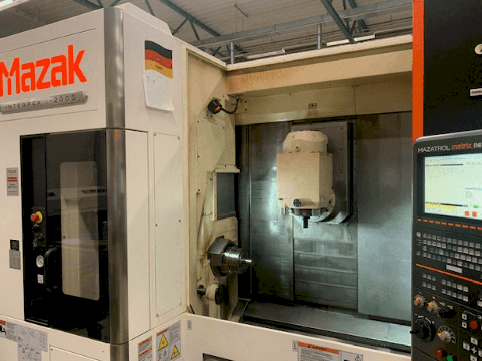 Vista Frontal da Mazak INTEGREX J-200 S máquina