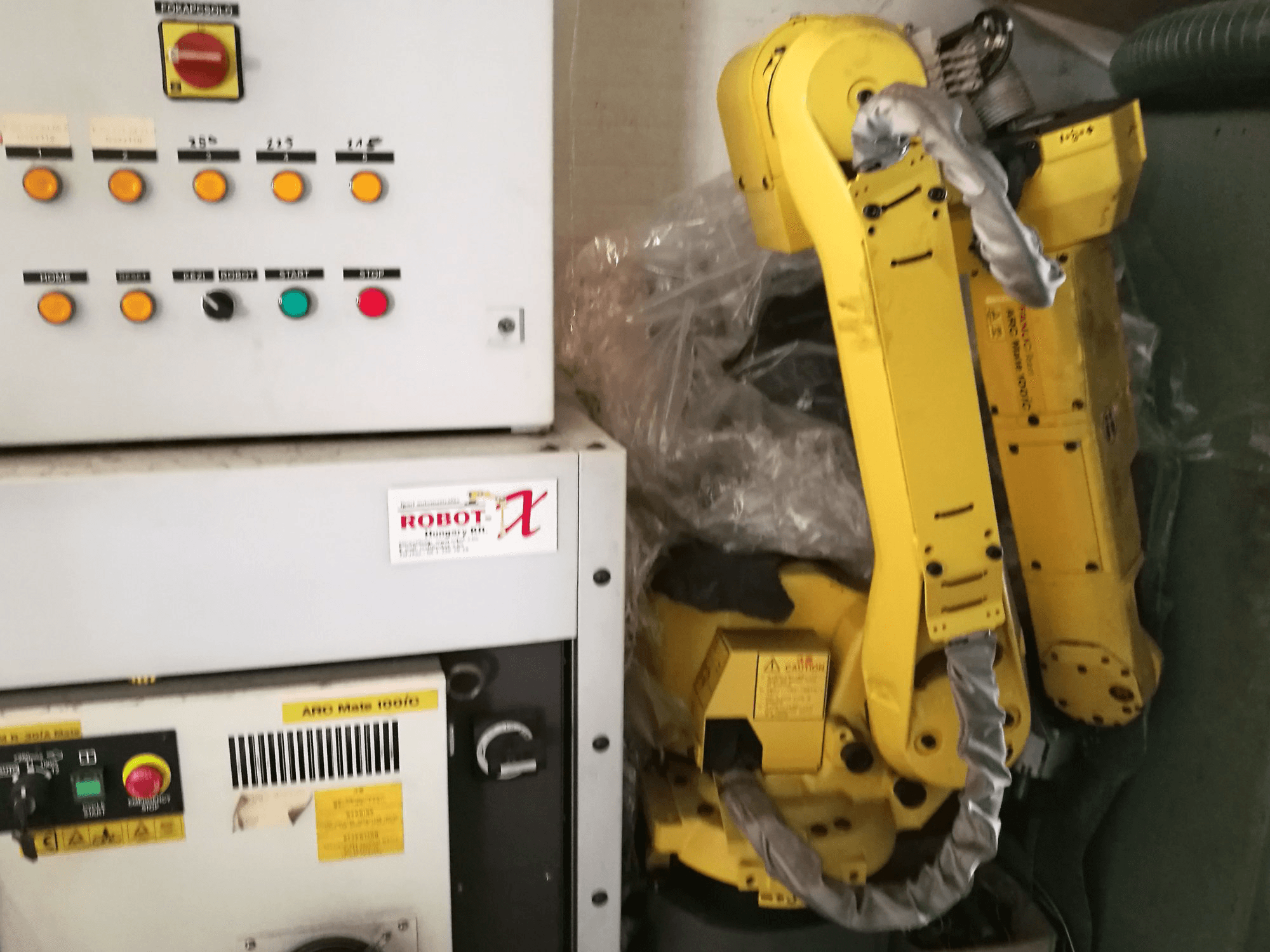 Vista Frontal da FANUC ARC Mate 100iC máquina