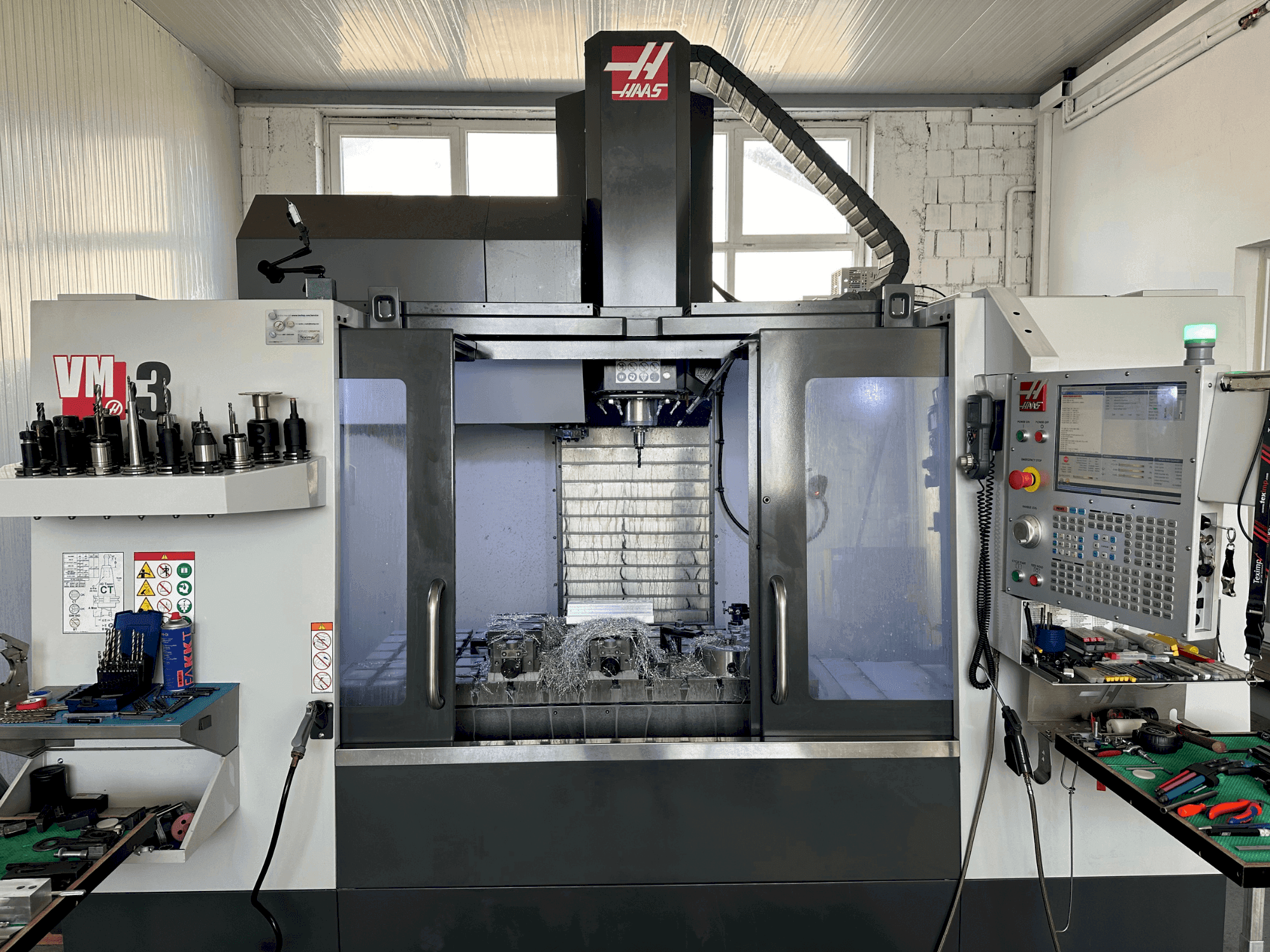 Vista Frontal da HAAS VM-3 máquina