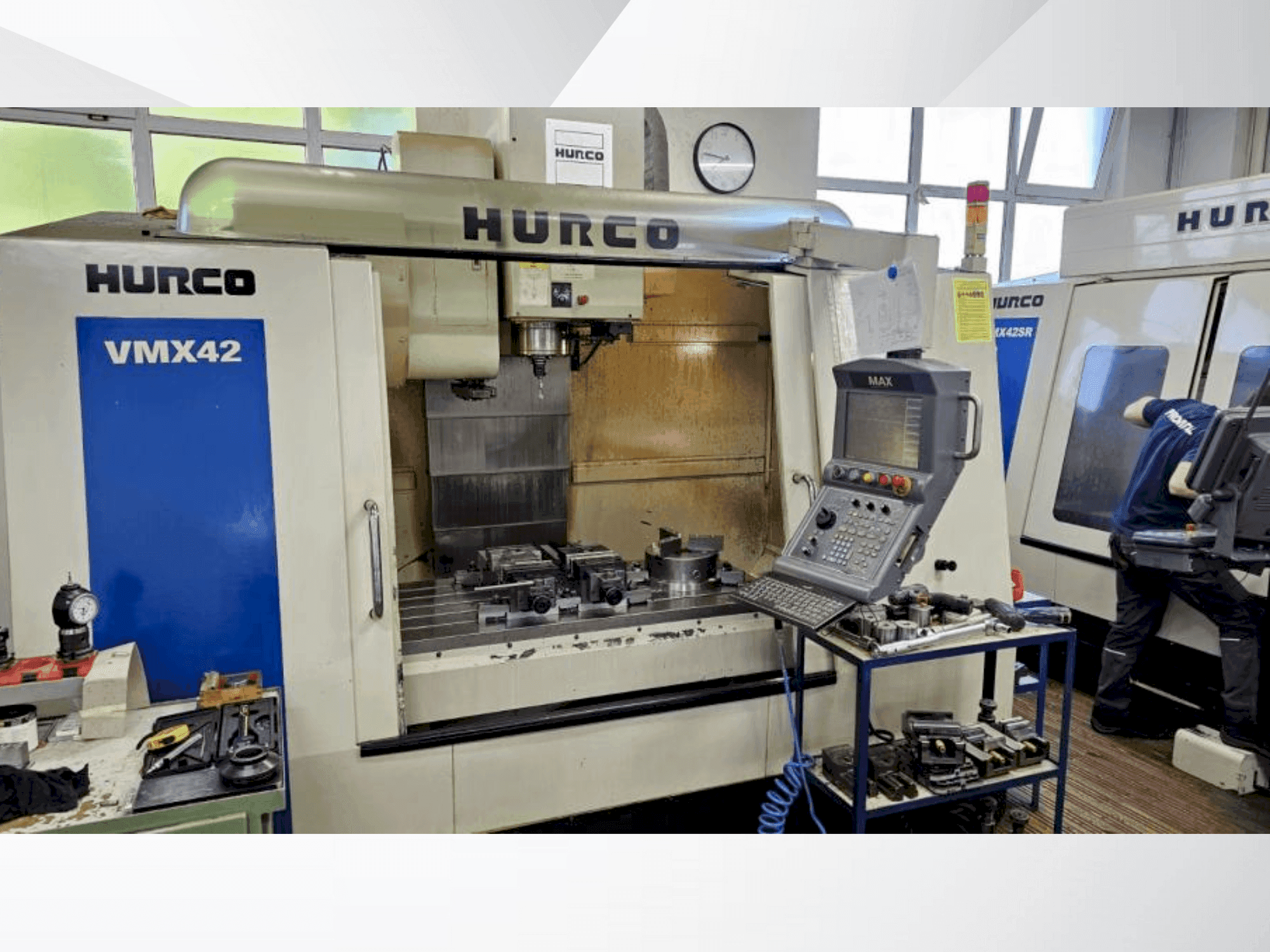 Vista Frontal da Hurco VMX42 máquina