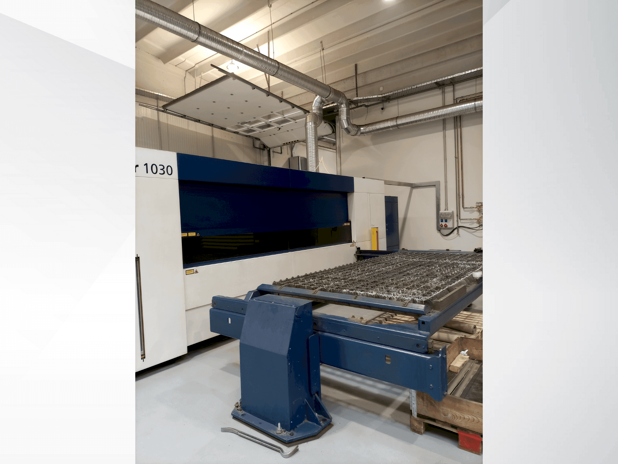Vista Frontal da TRUMPF TruLaser 1030 máquina