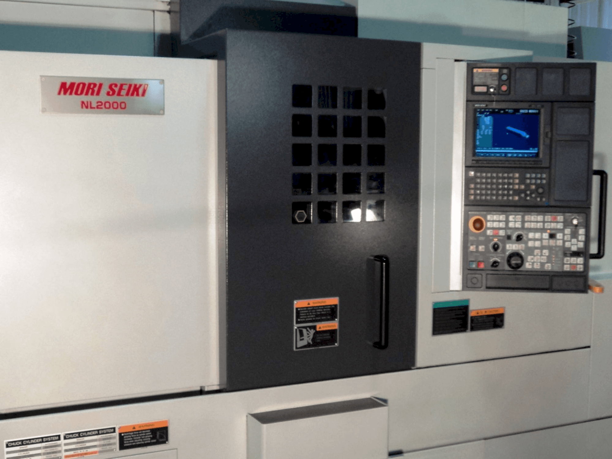 Vista Frontal da MORI SEIKI NL 2000 SY máquina