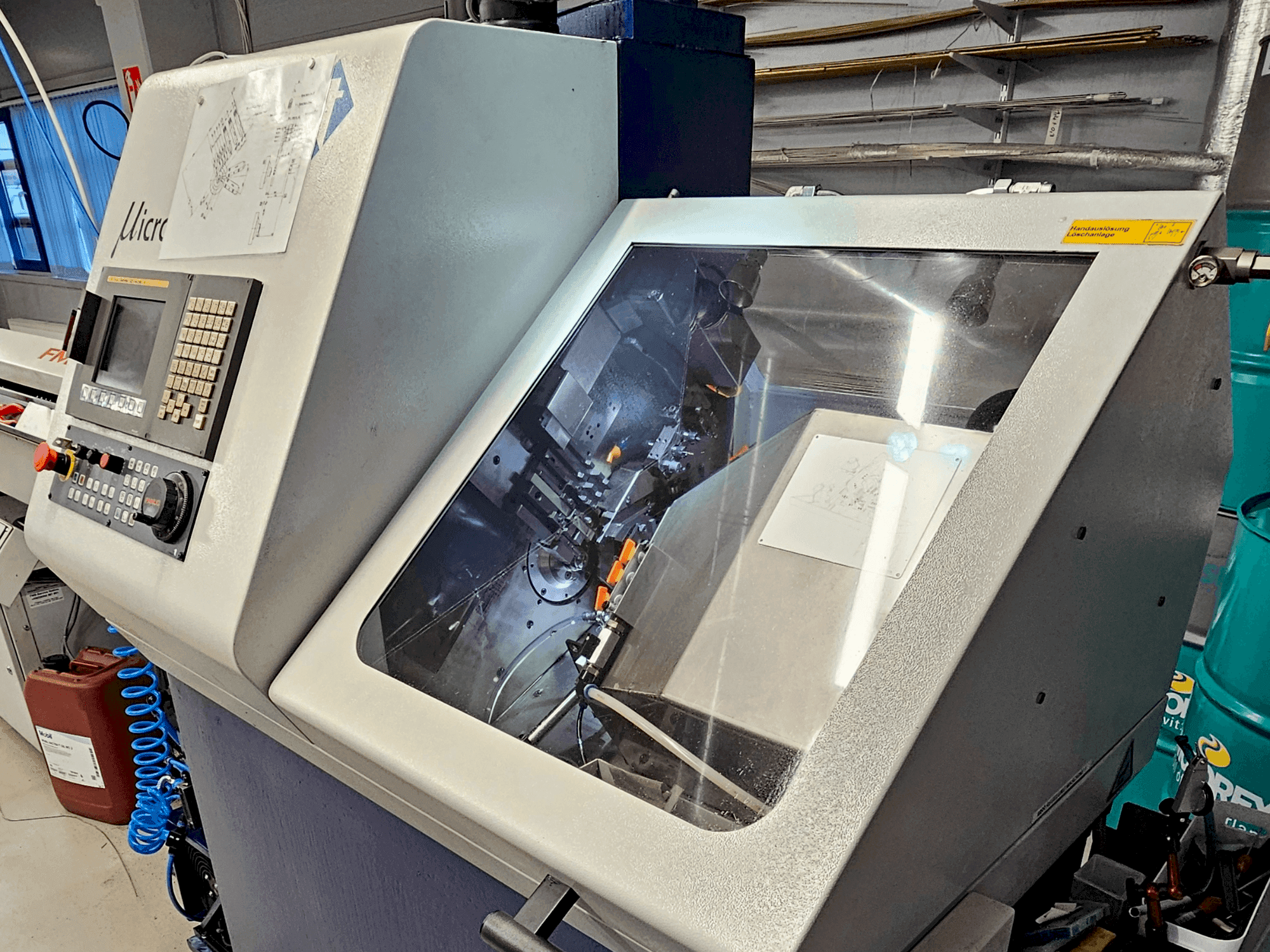 Vista Frontal da TORNOS Micro 8 máquina