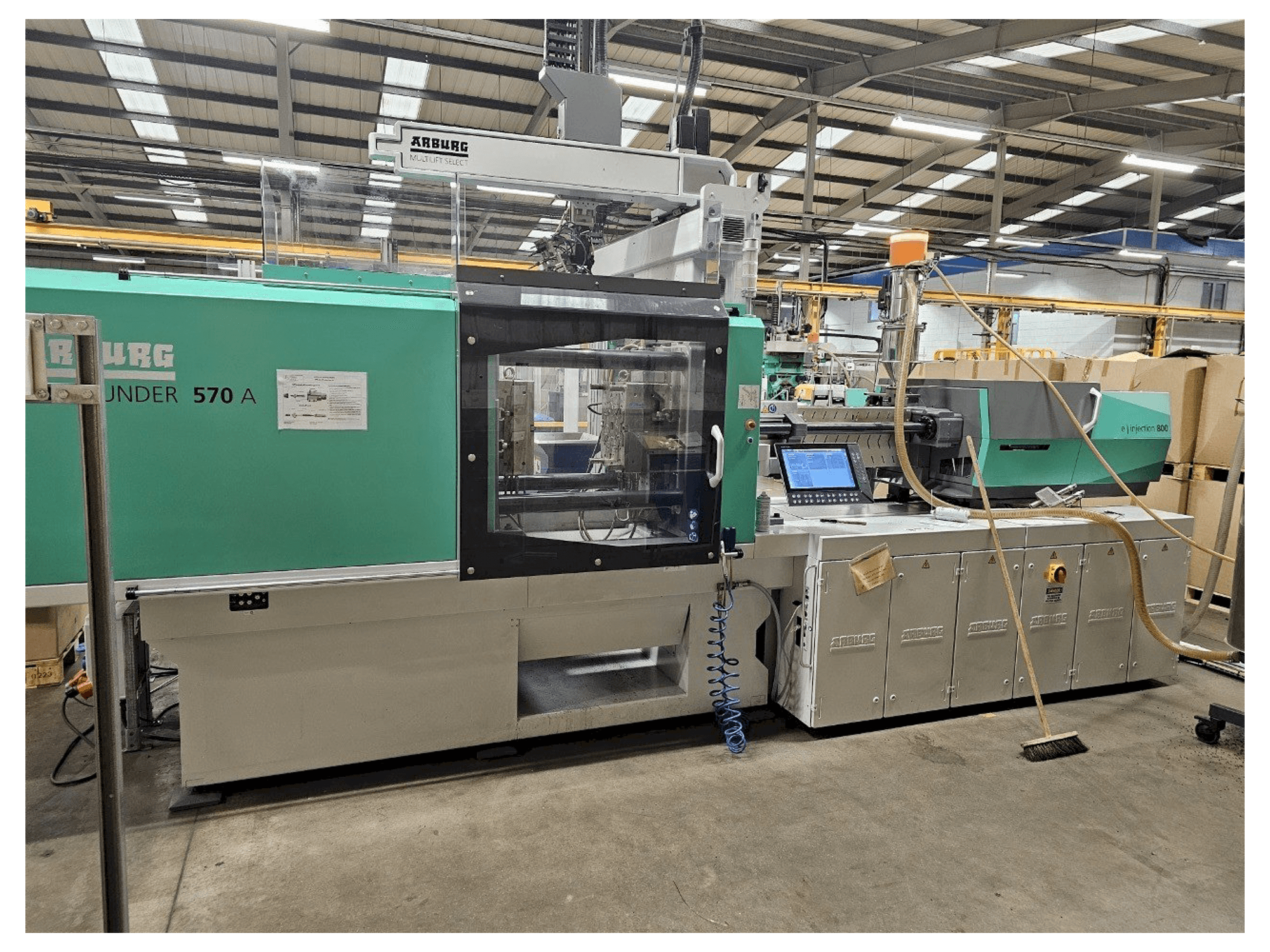Vista Frontal da Arburg Allrounder 570 A 2000-800 máquina