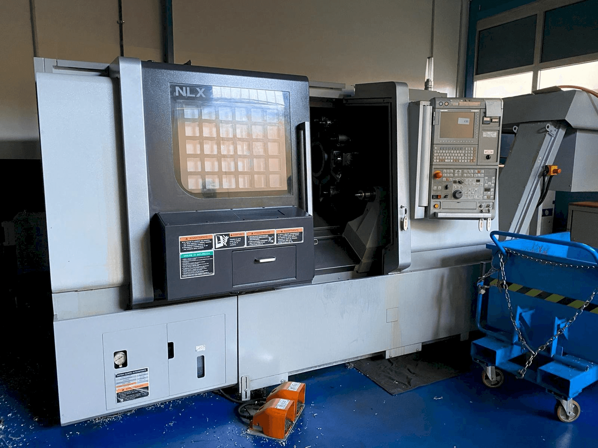 Vista Frontal da MORI SEIKI NLX 2500/MC700 máquina