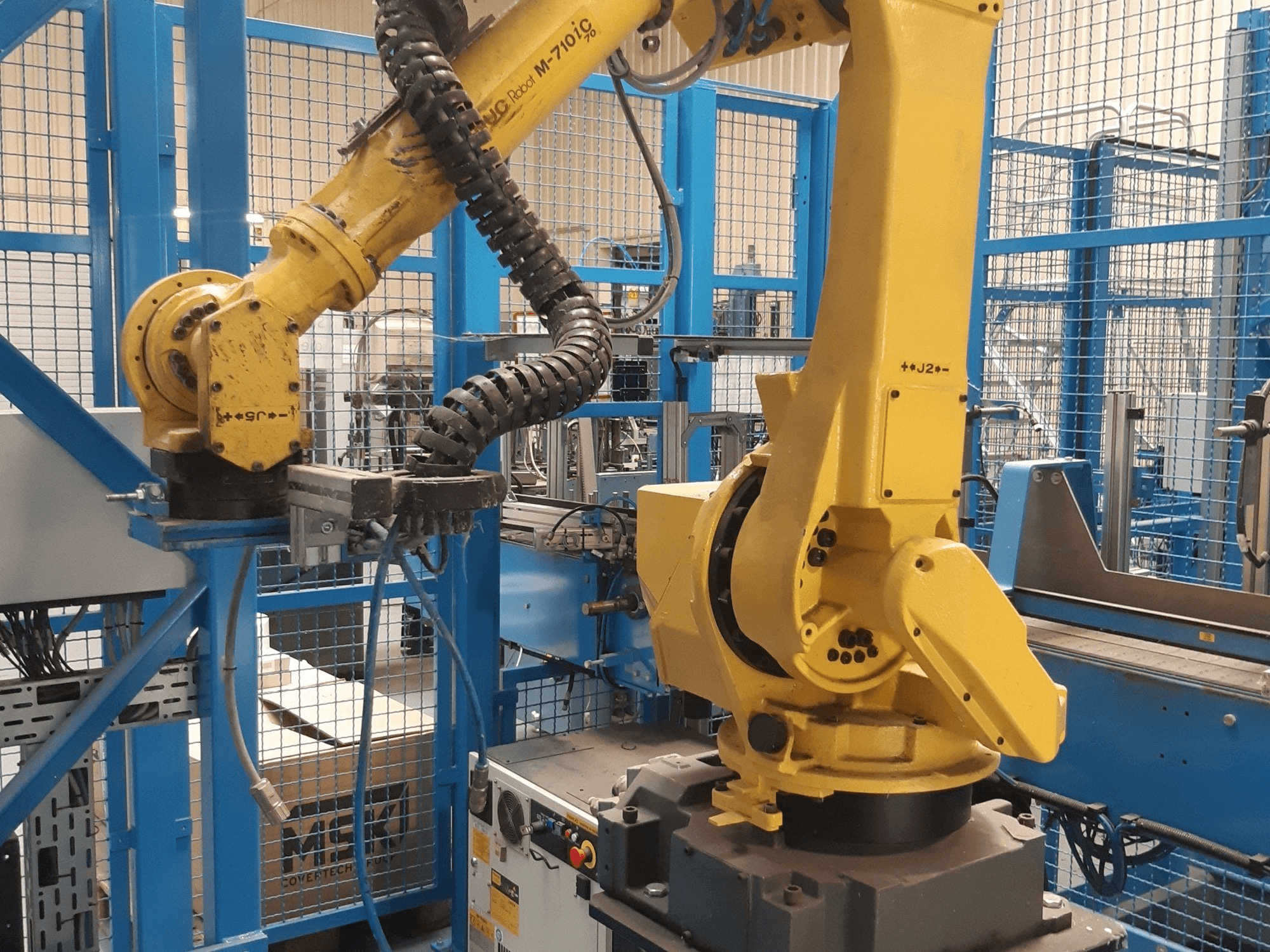 Vista Frontal da FANUC M-710iC (2015) máquina