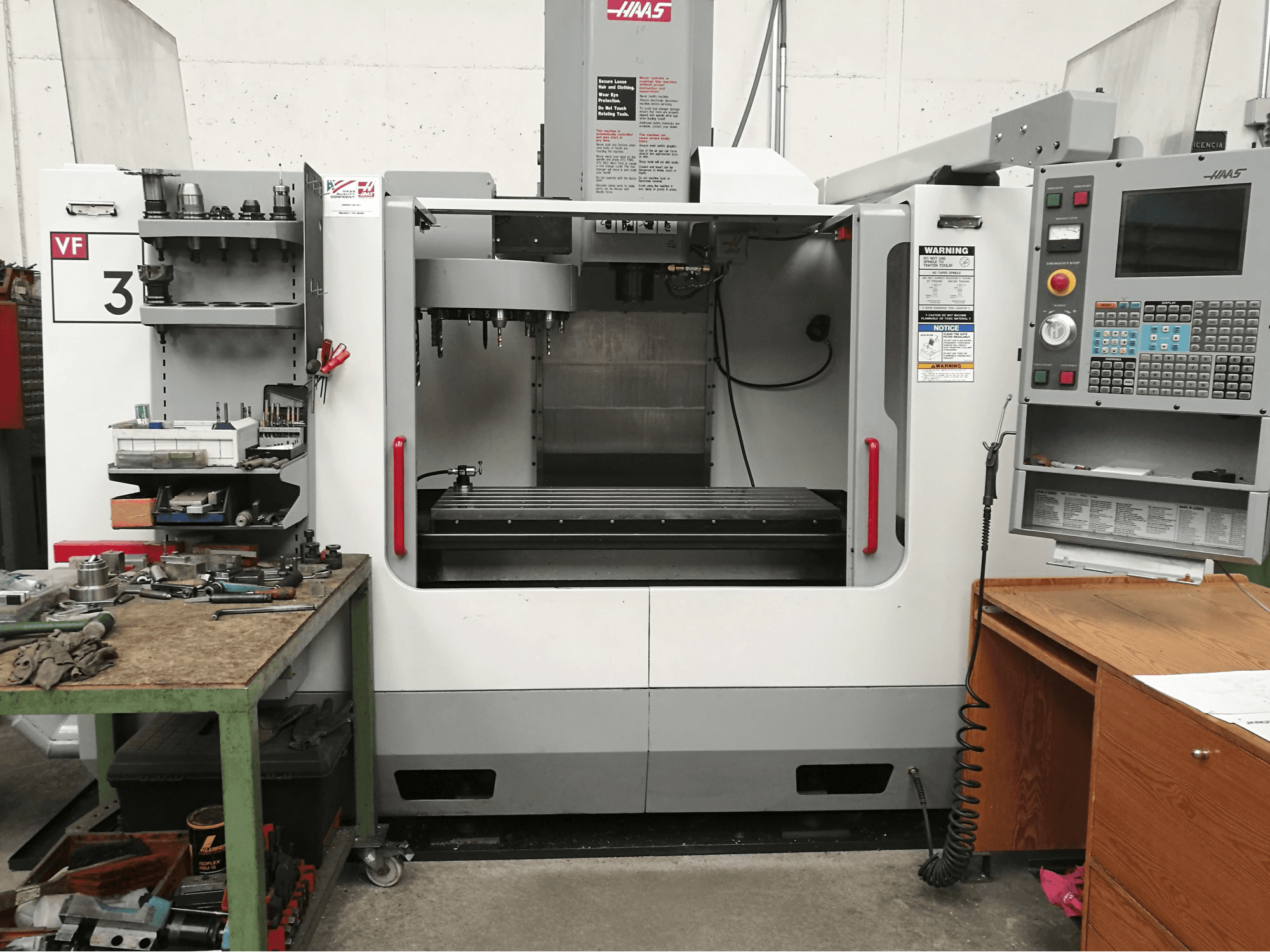 Vista Esquerda da HAAS VF-3BHE máquina