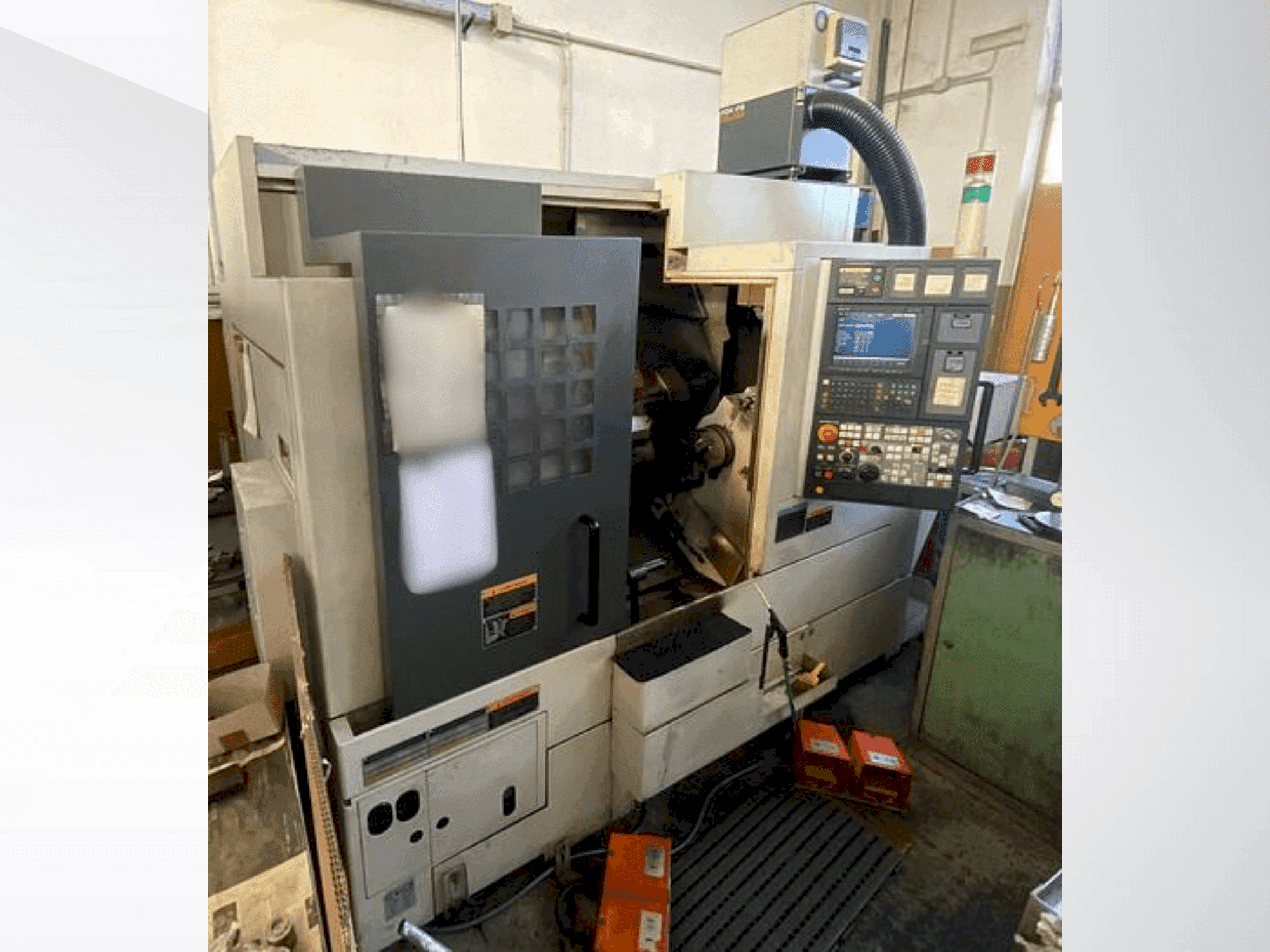 Vista Frontal da MORI SEIKI NL 2000 SY máquina