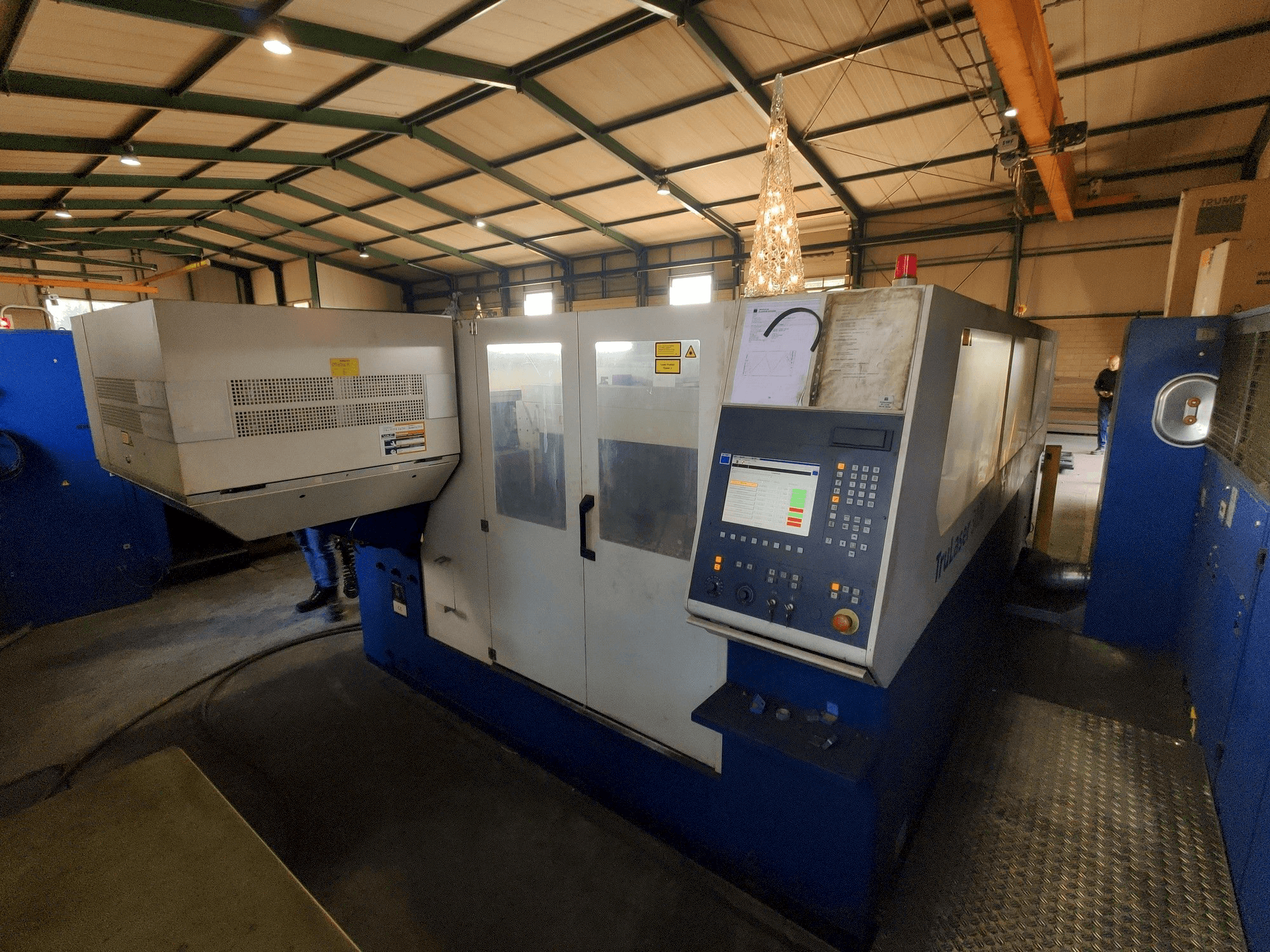 Vista Frontal da Trumpf TruLaser 3030 máquina