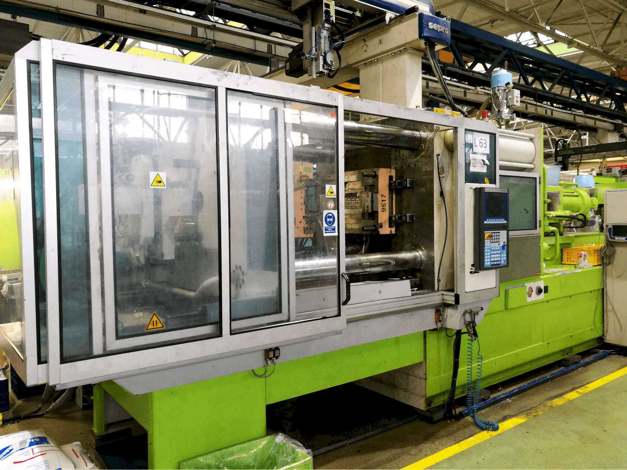 Vista Esquerda da Krauss Maffei 420-1900 C2 máquina