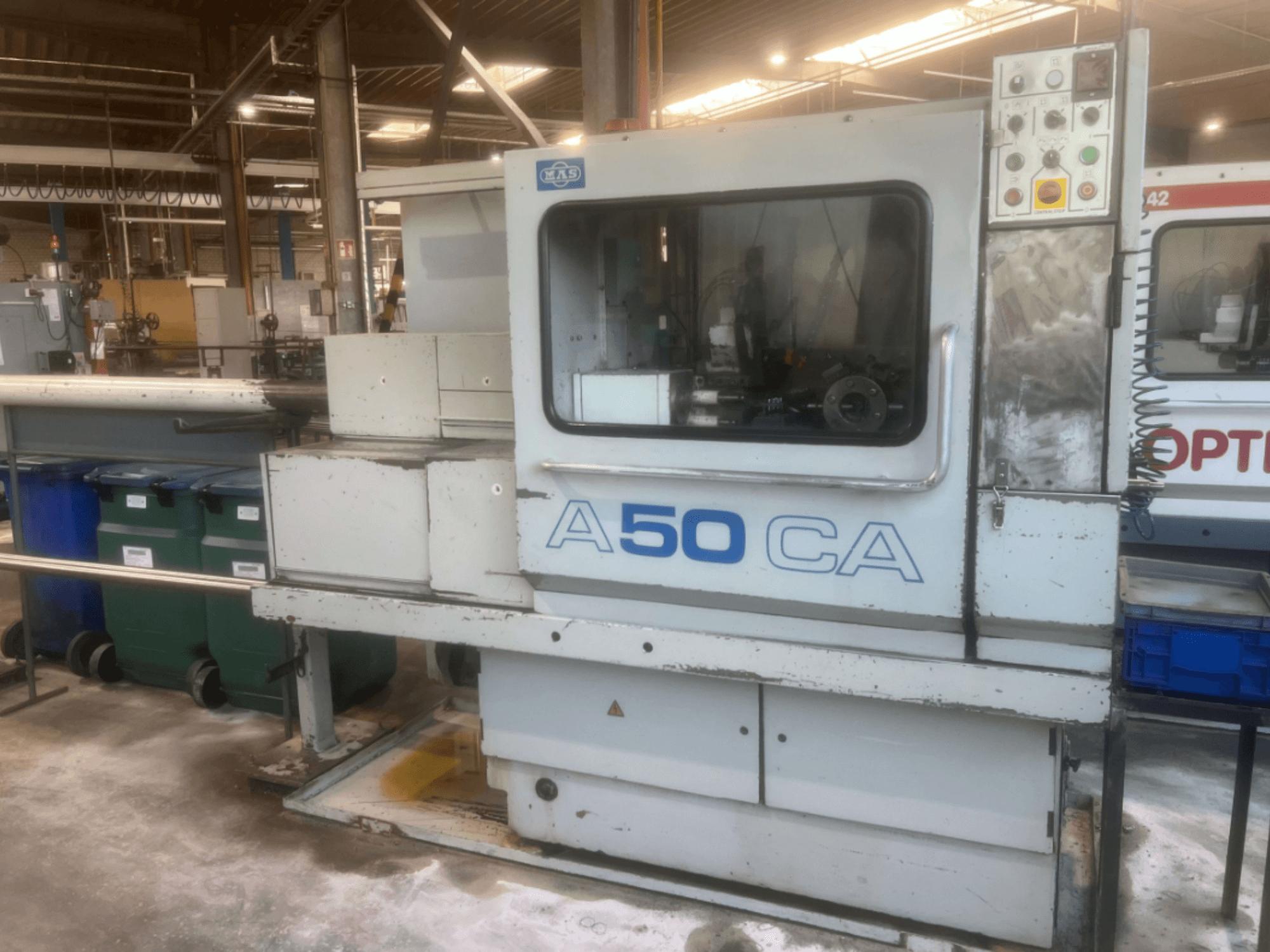 Torno horizontal KOVOSVIT MAS OPTIMAT A50CA, vista frontal, mostrando o painel de controlo e a área operacional.