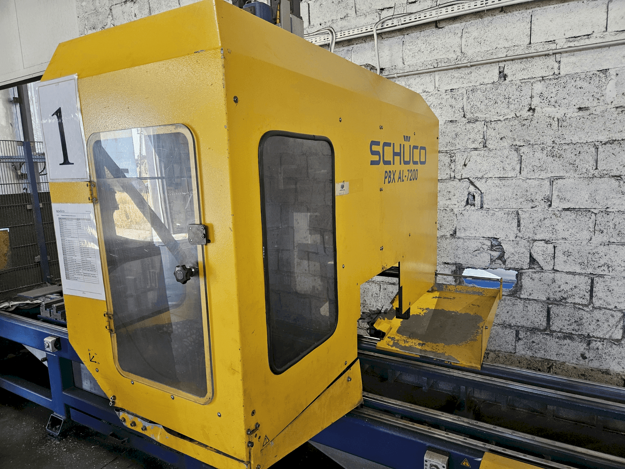 Vista Frontal da SCHÜCO PBX AL-7200 máquina