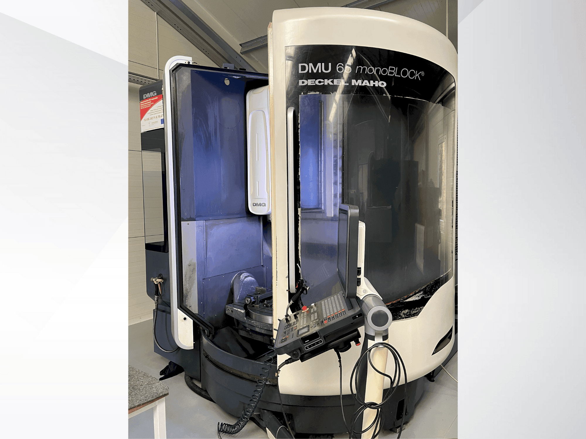 Vista Frontal da DECKEL MAHO DMU 65 monoBLOCK máquina