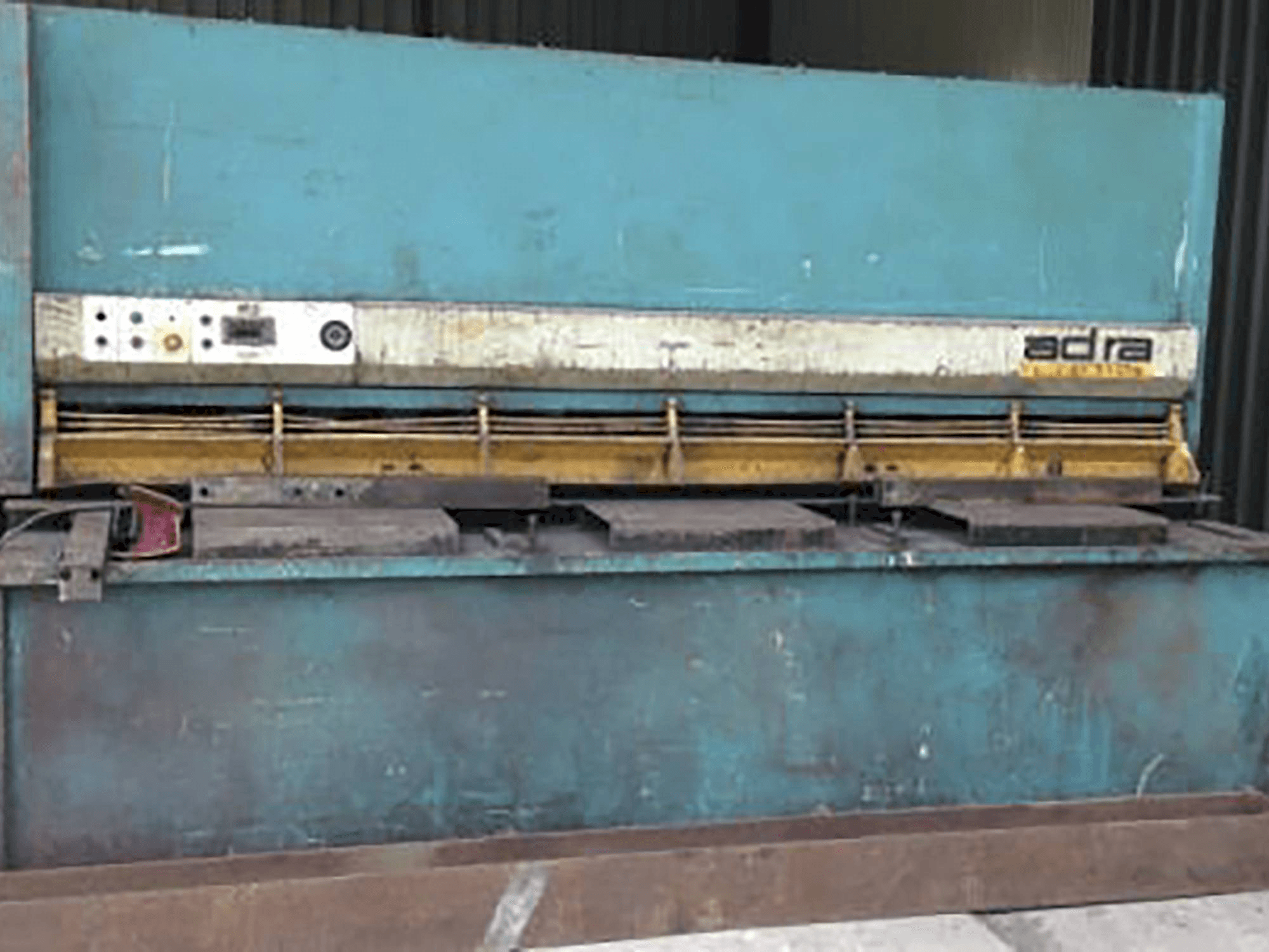 Vista Frontal da ADIRA GHS-1630 máquina