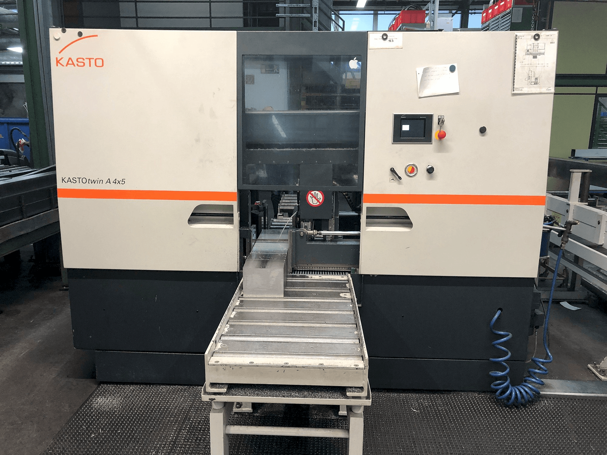 Vista Frontal da KASTO Twin A4x5 máquina