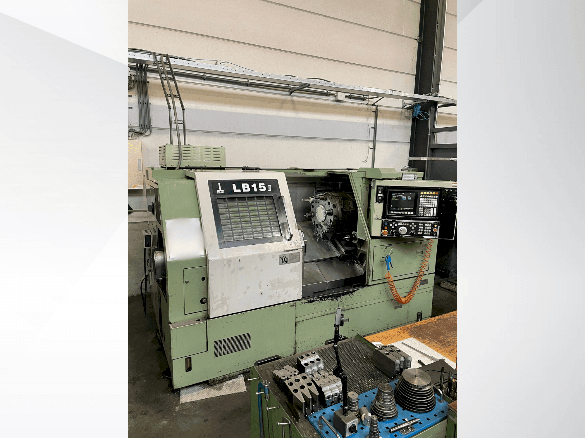 Vista Frontal da Okuma LB15II máquina