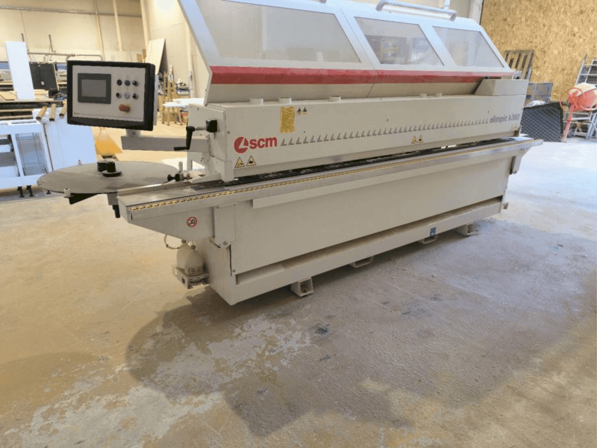 Vista Frontal da SCM Olimpic K360 máquina