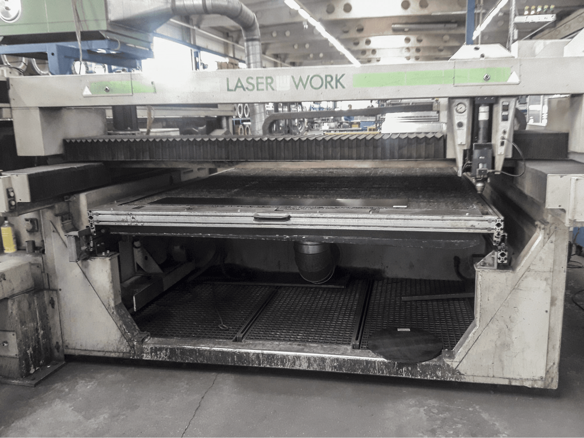 Vista Frontal da WEGMANN-BAASEL VFA 1750 máquina