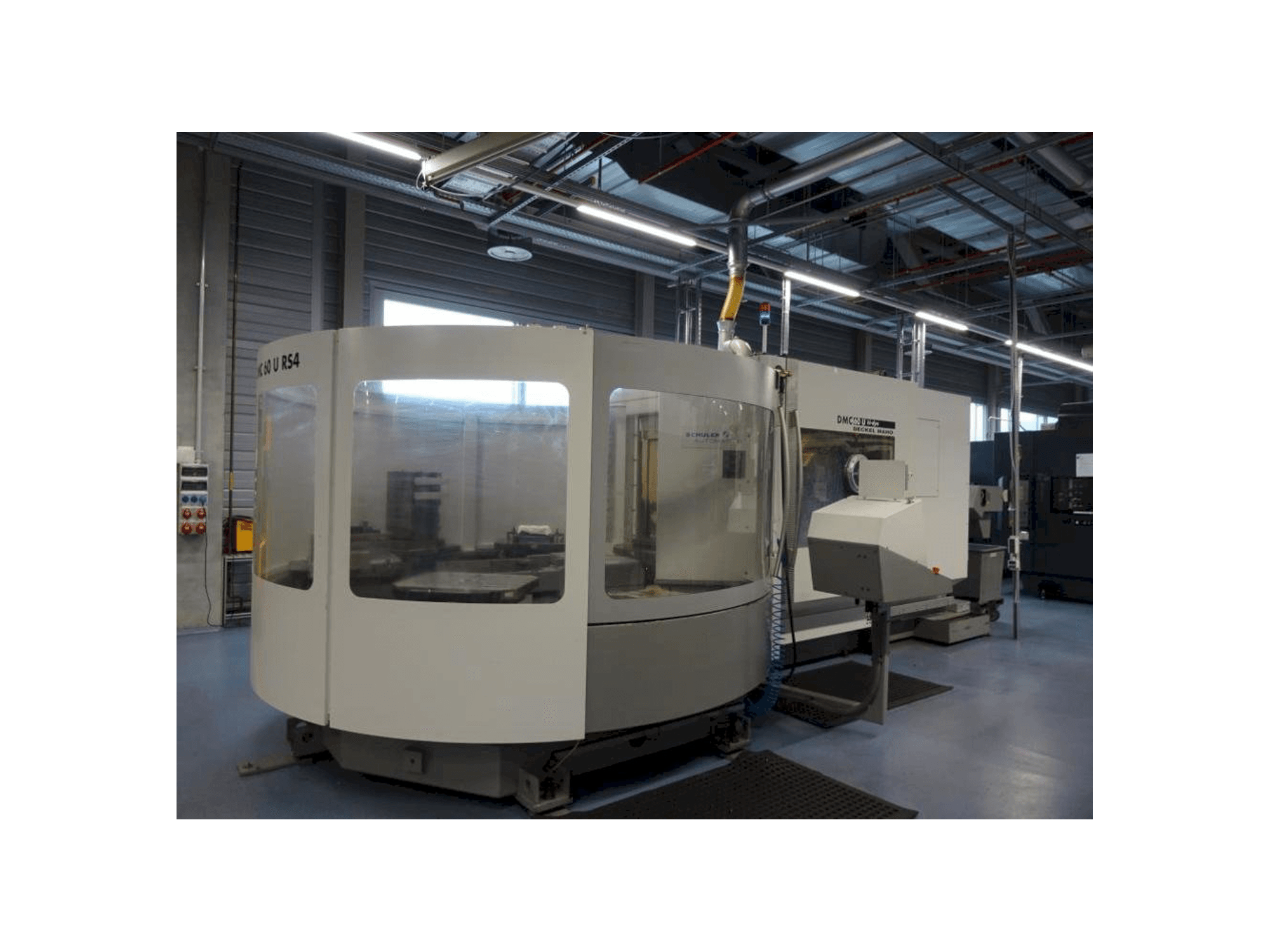 Vista Frontal da DECKEL MAHO DMC 60 U RS4 máquina