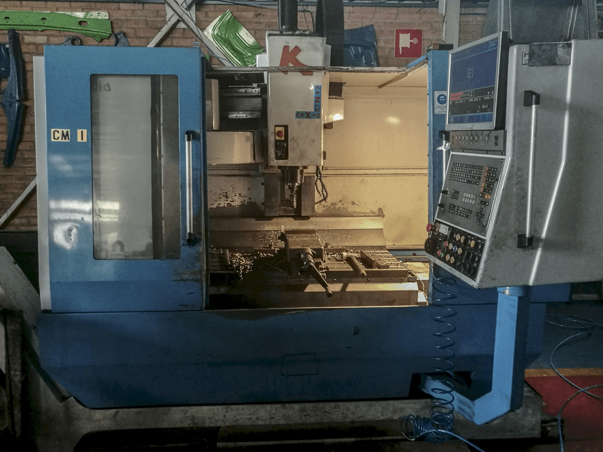 Vista Frontal da KONDIA B-1050 máquina