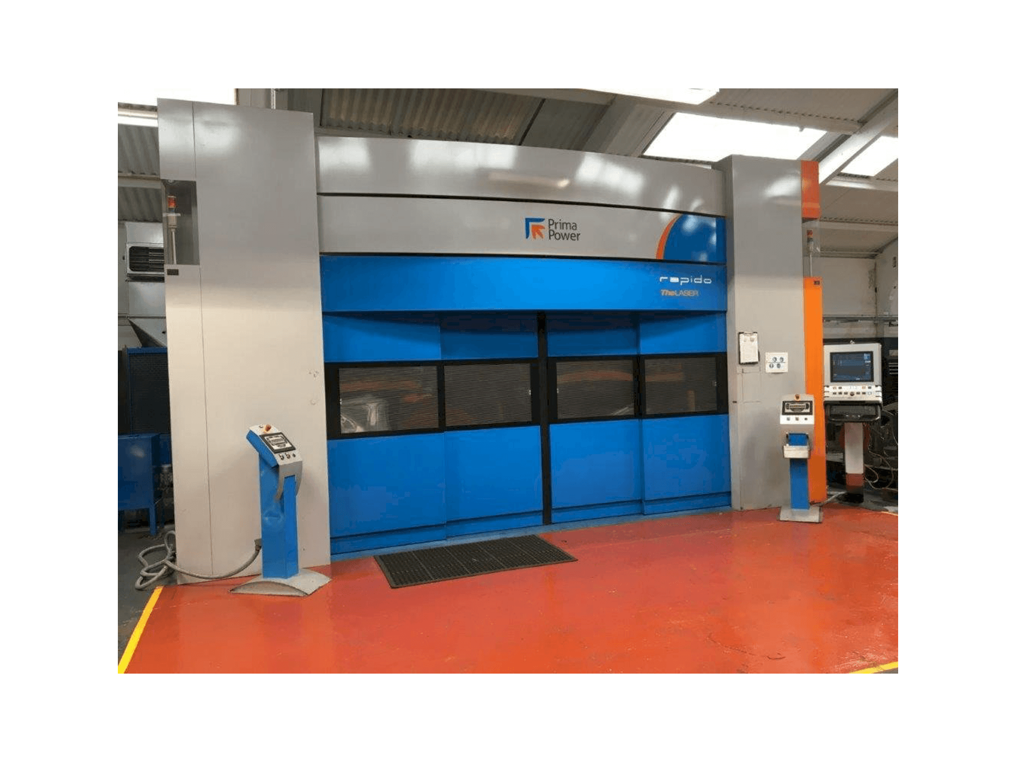 Vista Frontal da Prima Power RAPIDO CP 4000 máquina