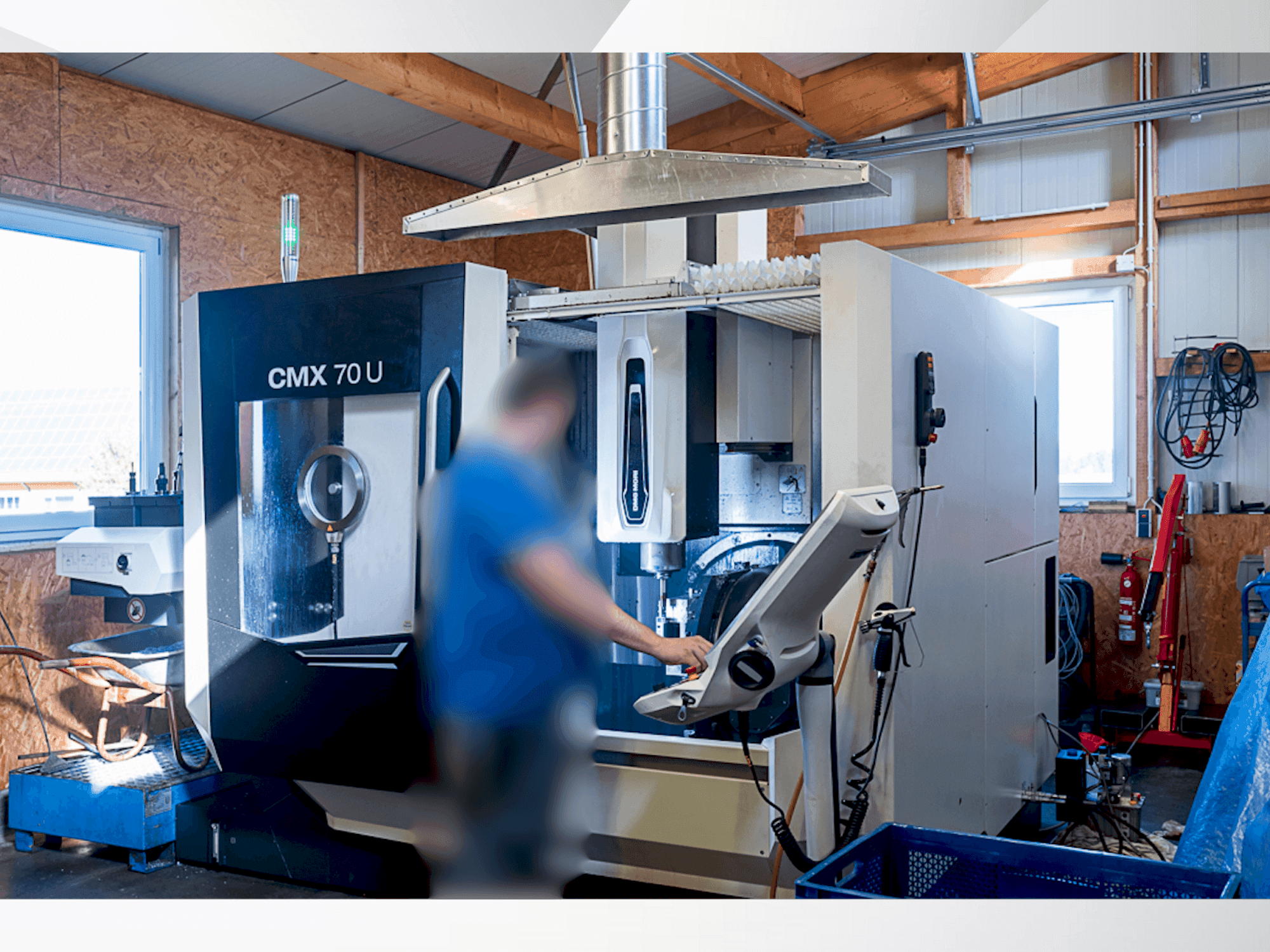 Vista Frontal da DMG MORI CMX 70 U máquina