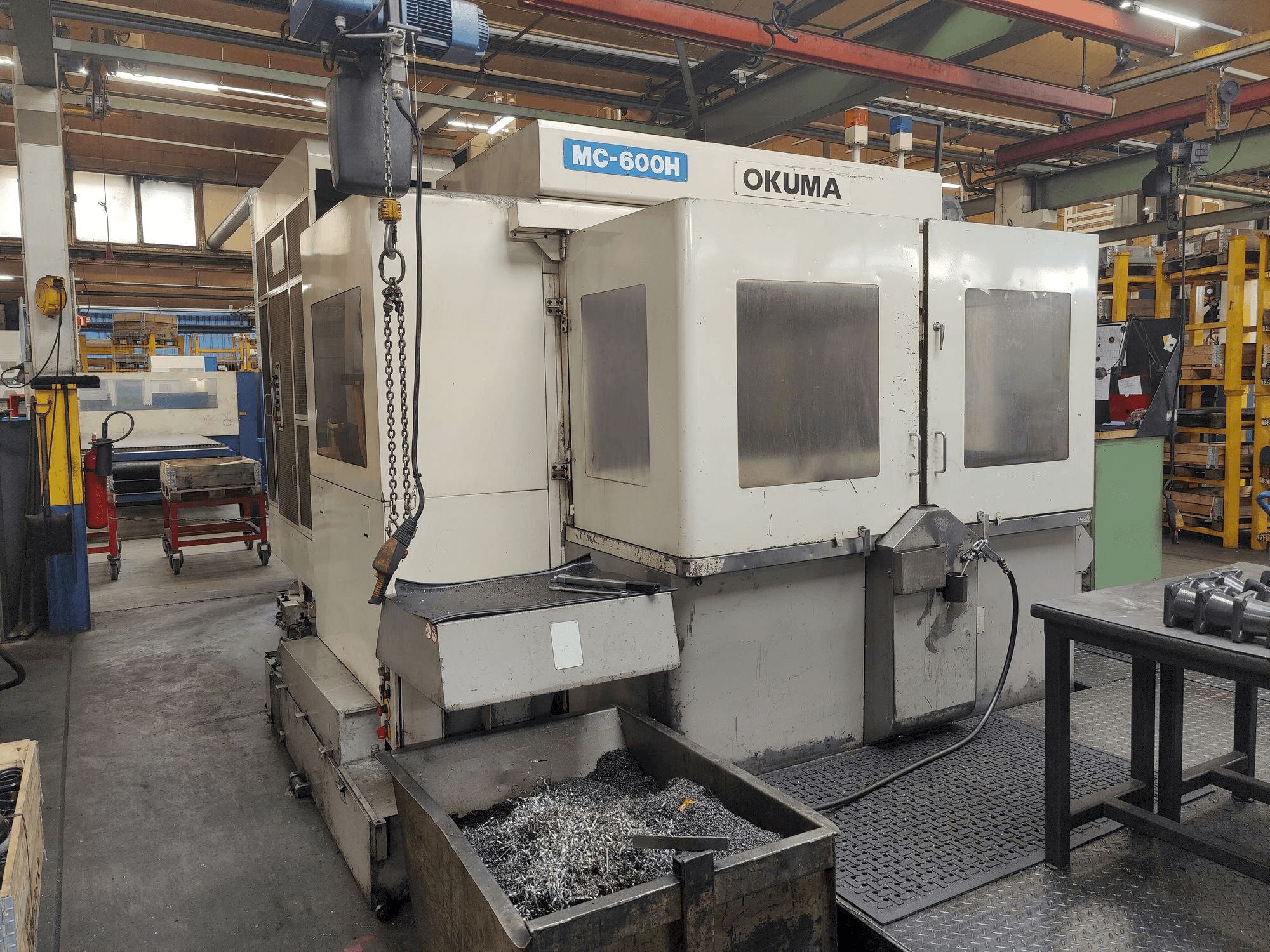 Vista Frontal da Okuma MC-600 H máquina