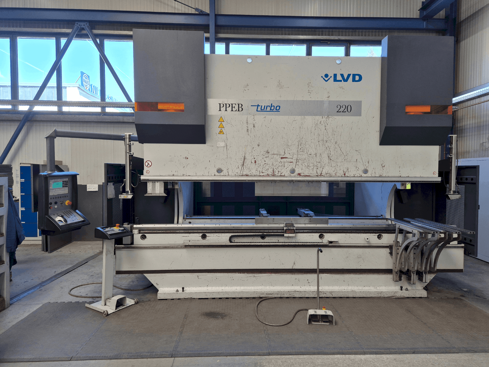 Vista Frontal da LVD PPEB 220/40 máquina