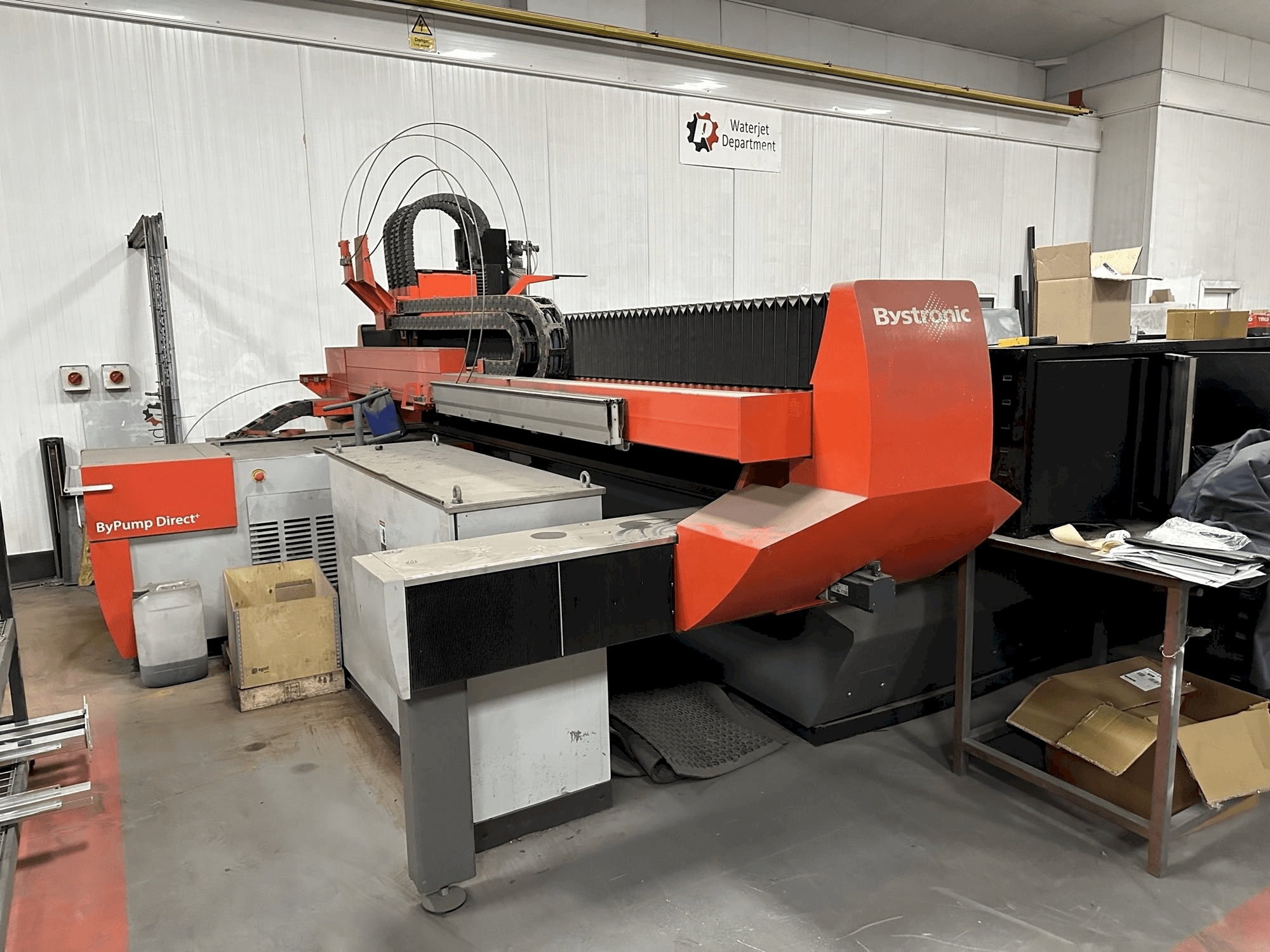 Vista Frontal da Bystronic Byjet Flex 6030 Waterjet máquina