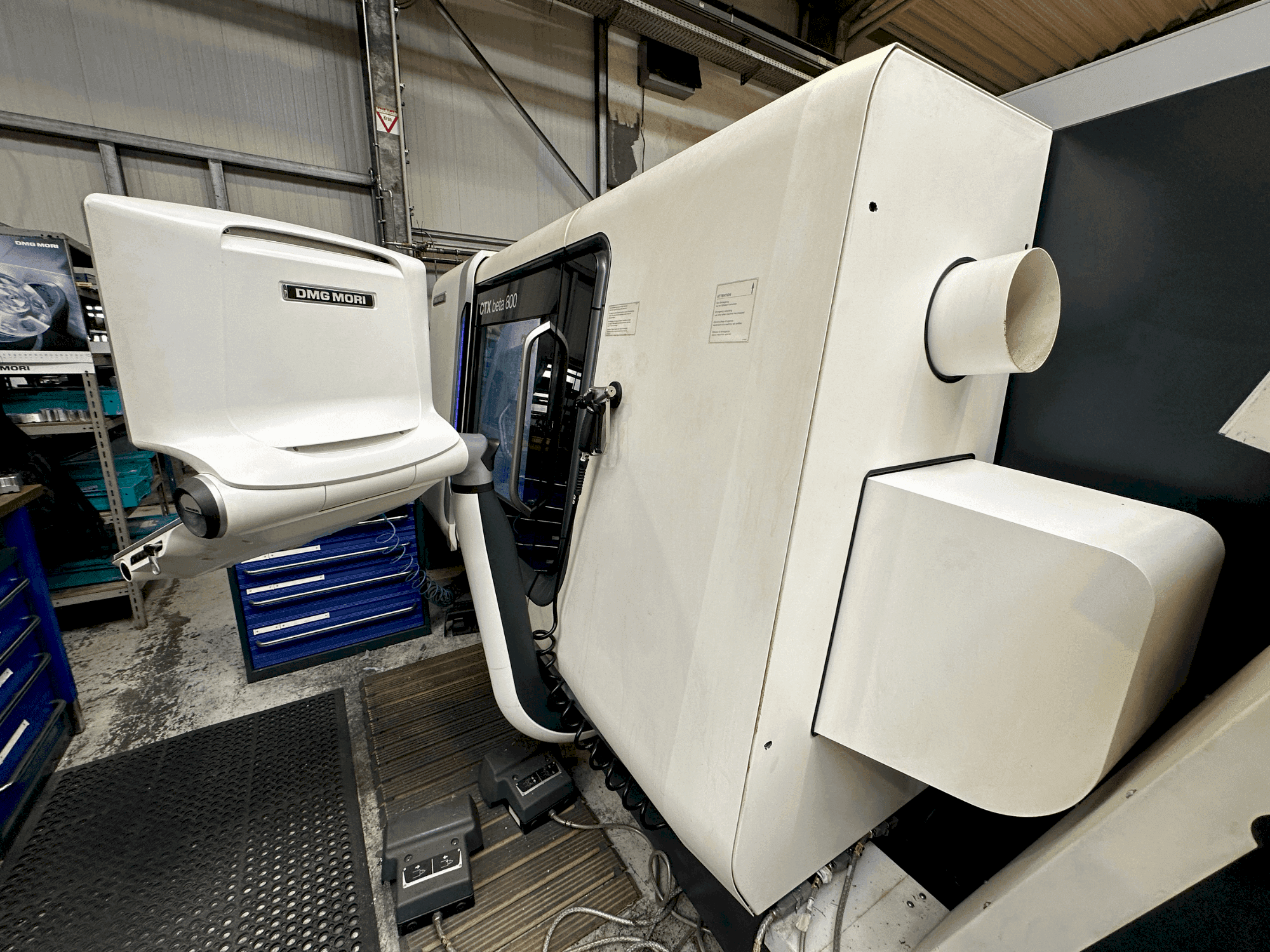 Vista Frontal da DMG MORI CTX beta 800 máquina