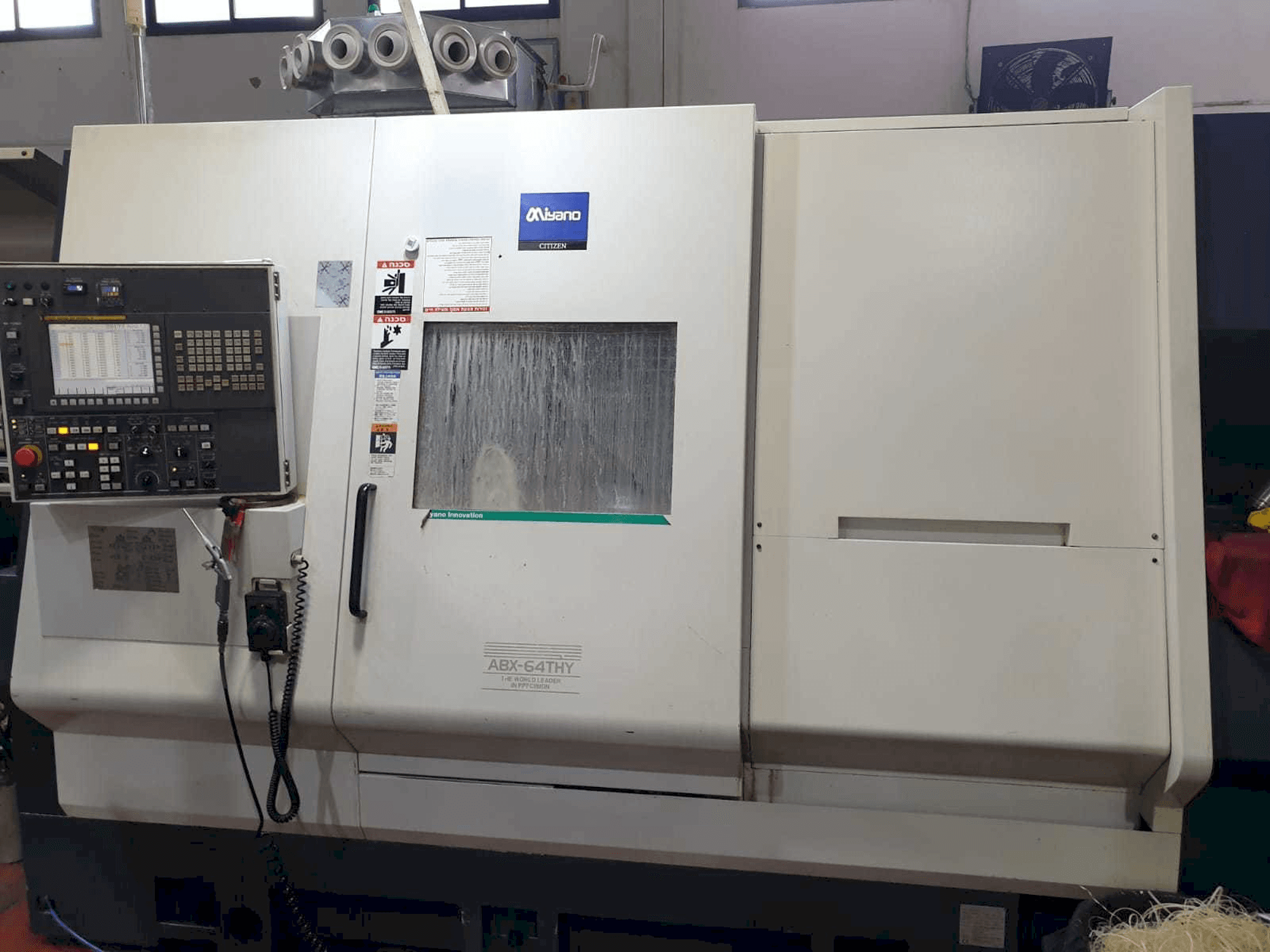 Vista Frontal da Miyano ABX-64THY máquina