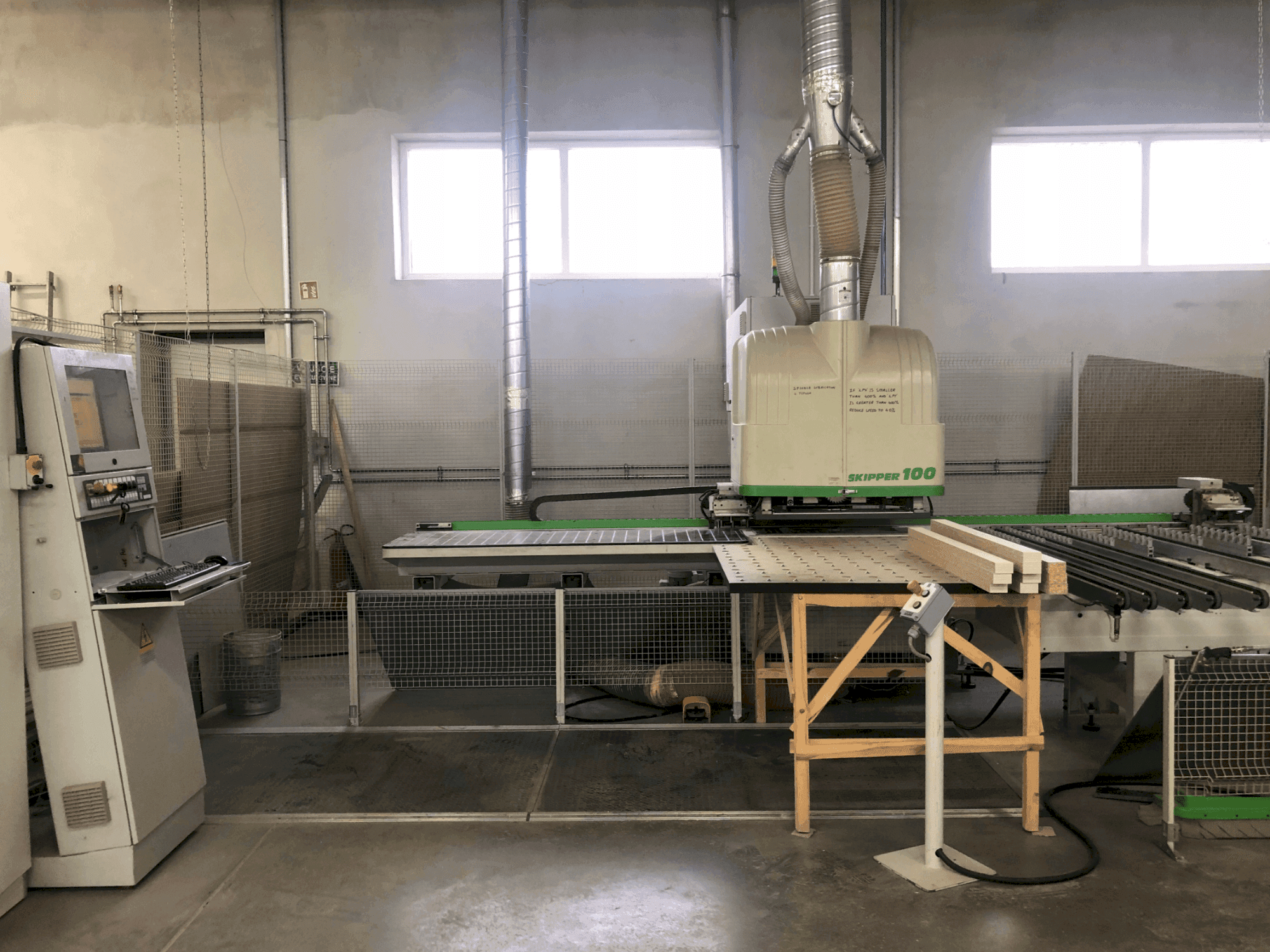 Vista Frontal da BIESSE SKIPPER 100 máquina